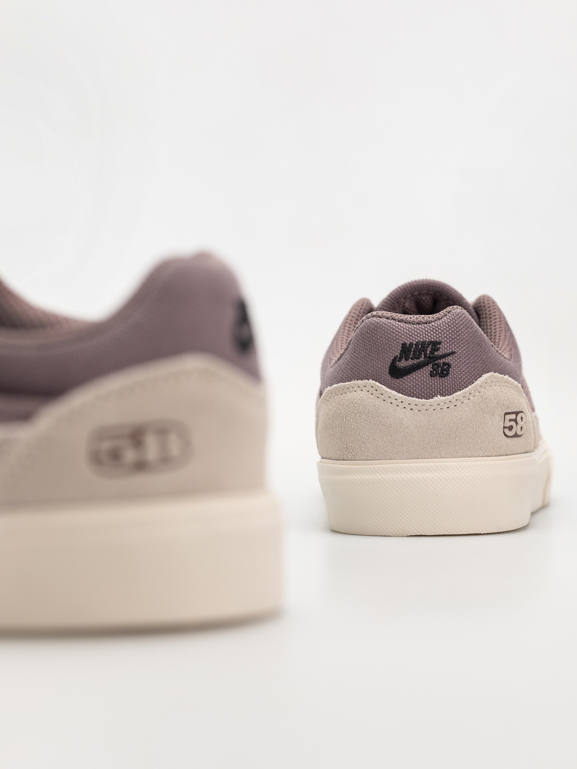 Pantofi Nike SB Malor TE (taupe grey/black lt orewood brn cinnamon)