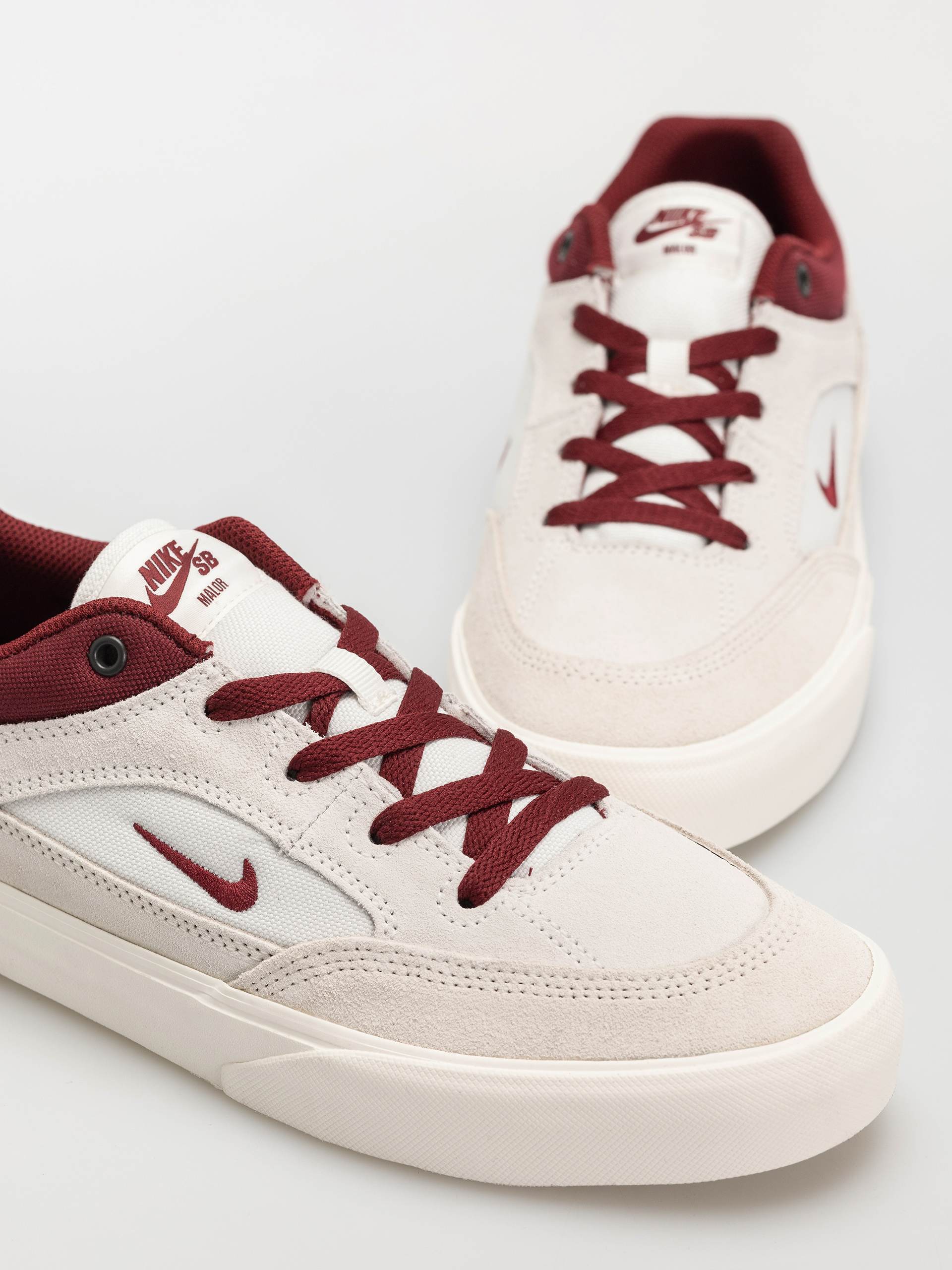 Pantofi Nike SB Malor (summit white/team red phantom sail)