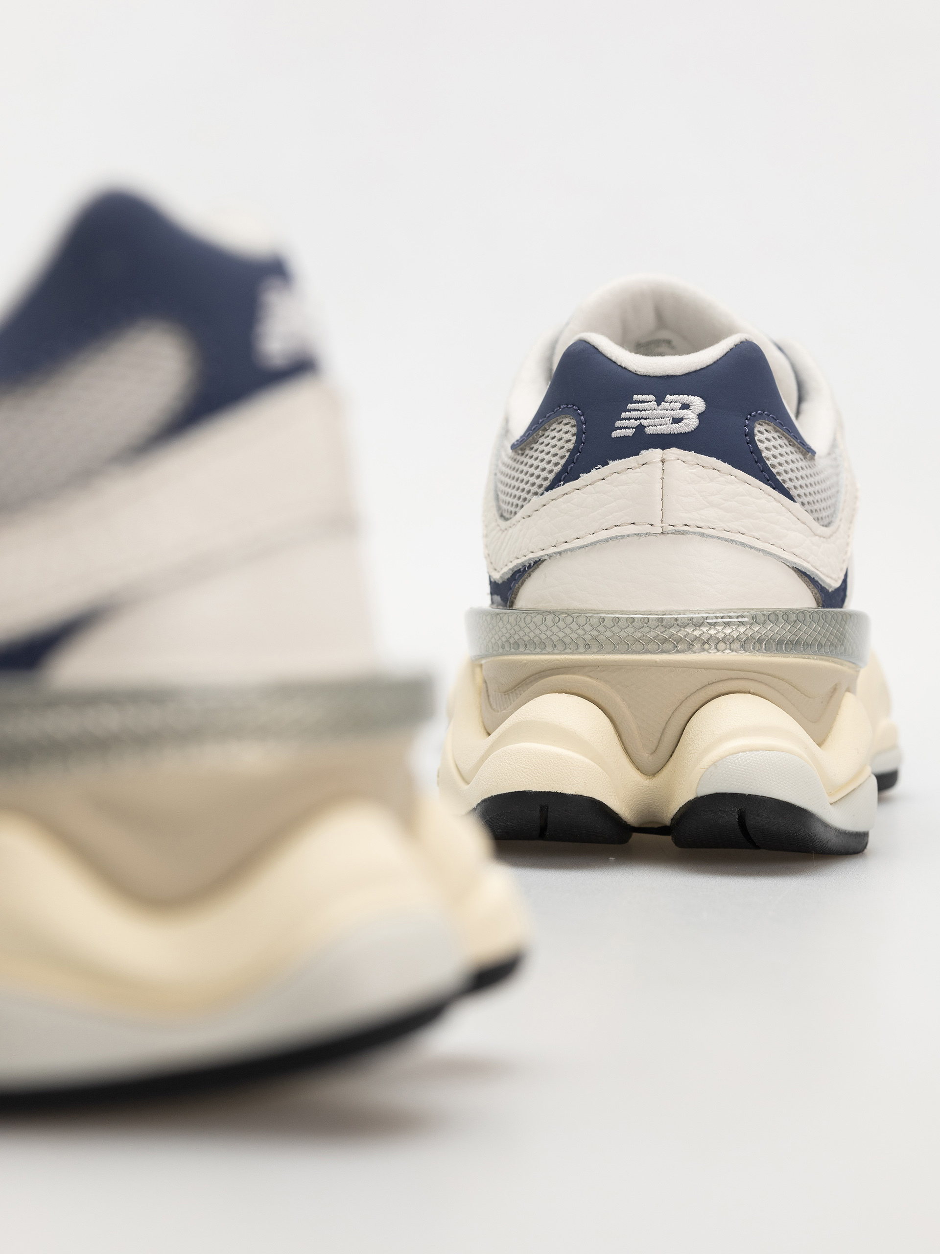 Pantofi New Balance 9060 (sea salt)