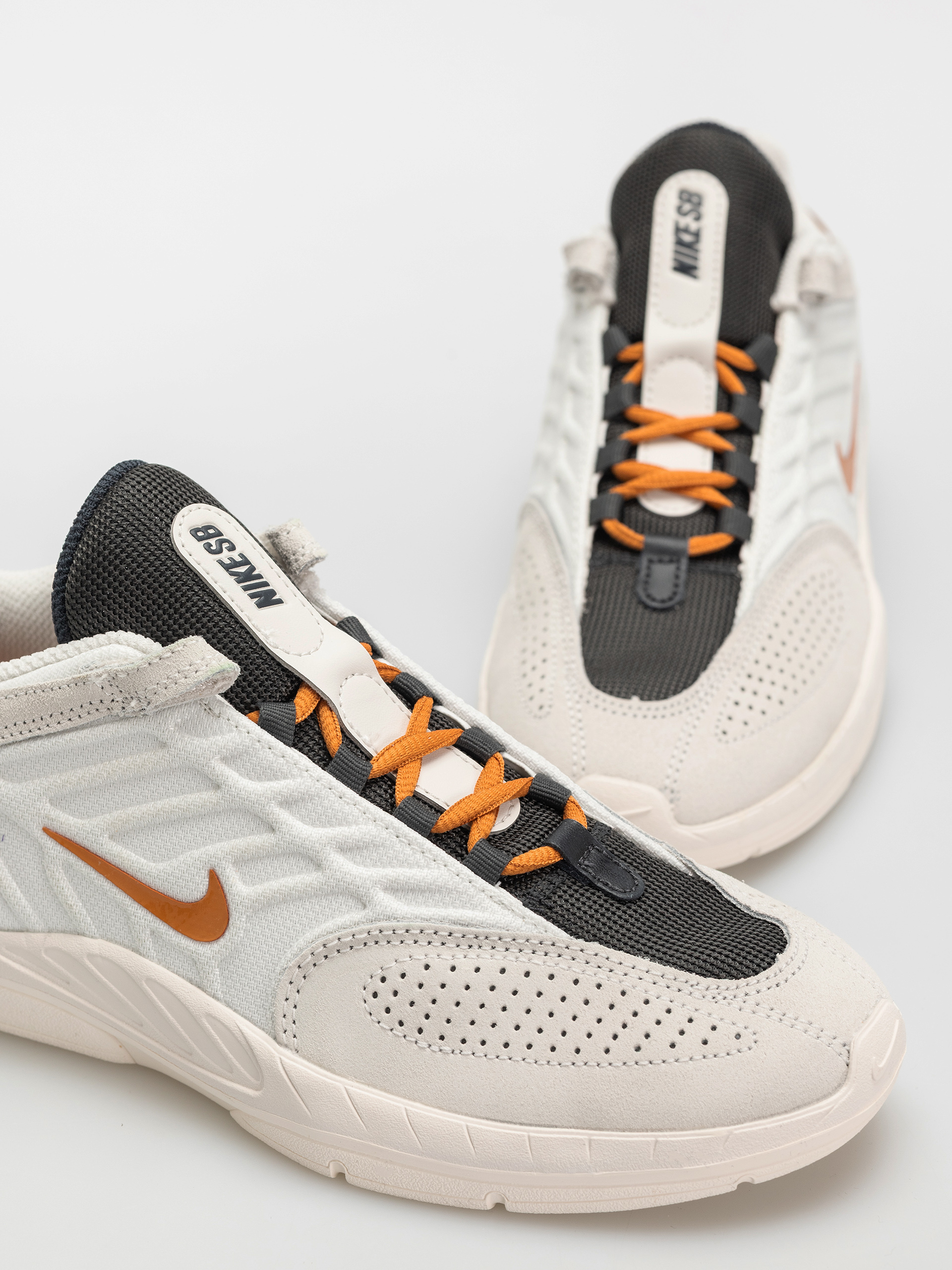 Pantofi Nike SB Vertebrae (summit white/monarch phantom)