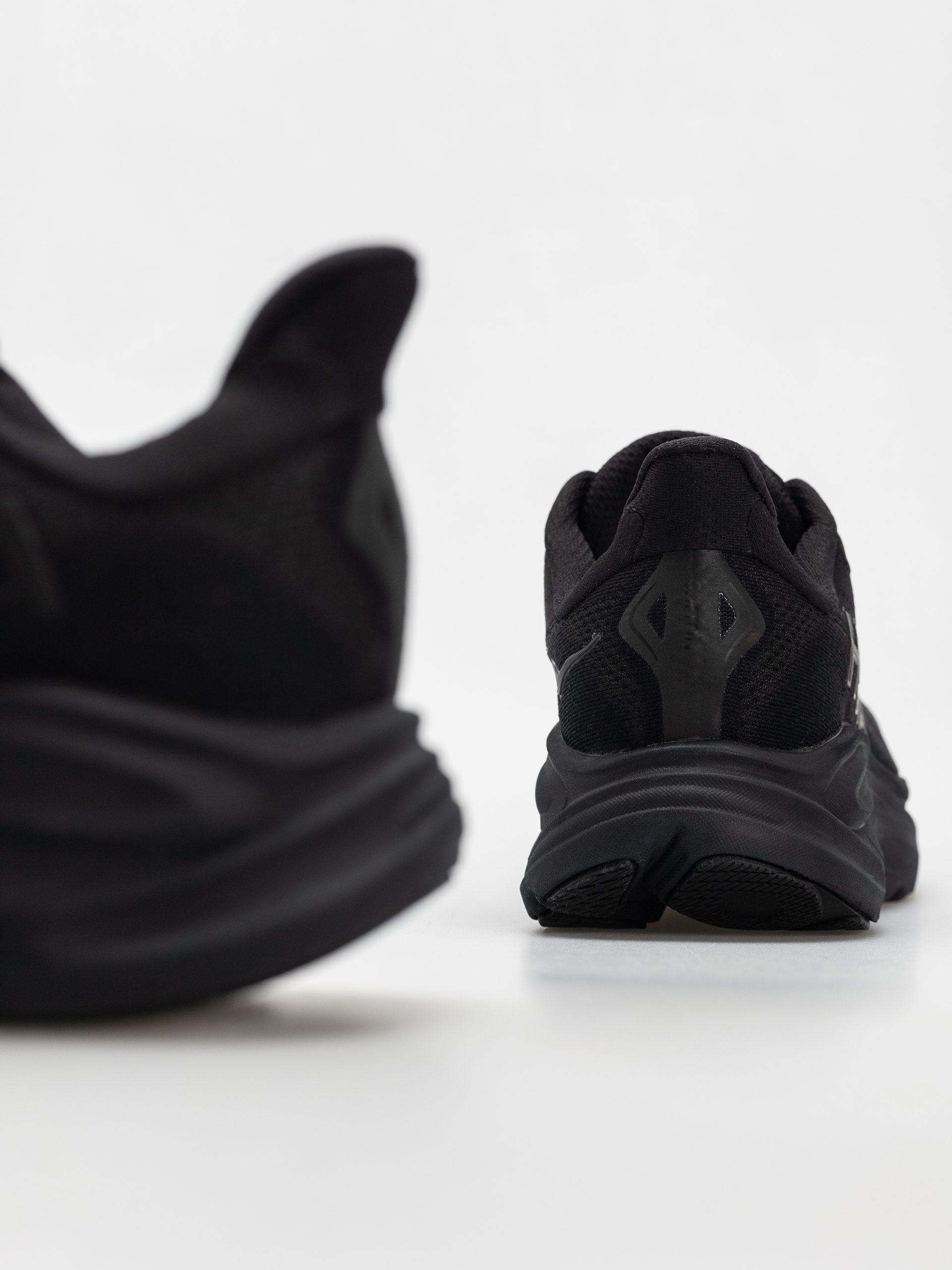 Pantofi Hoka Clifton 10 (black/black)