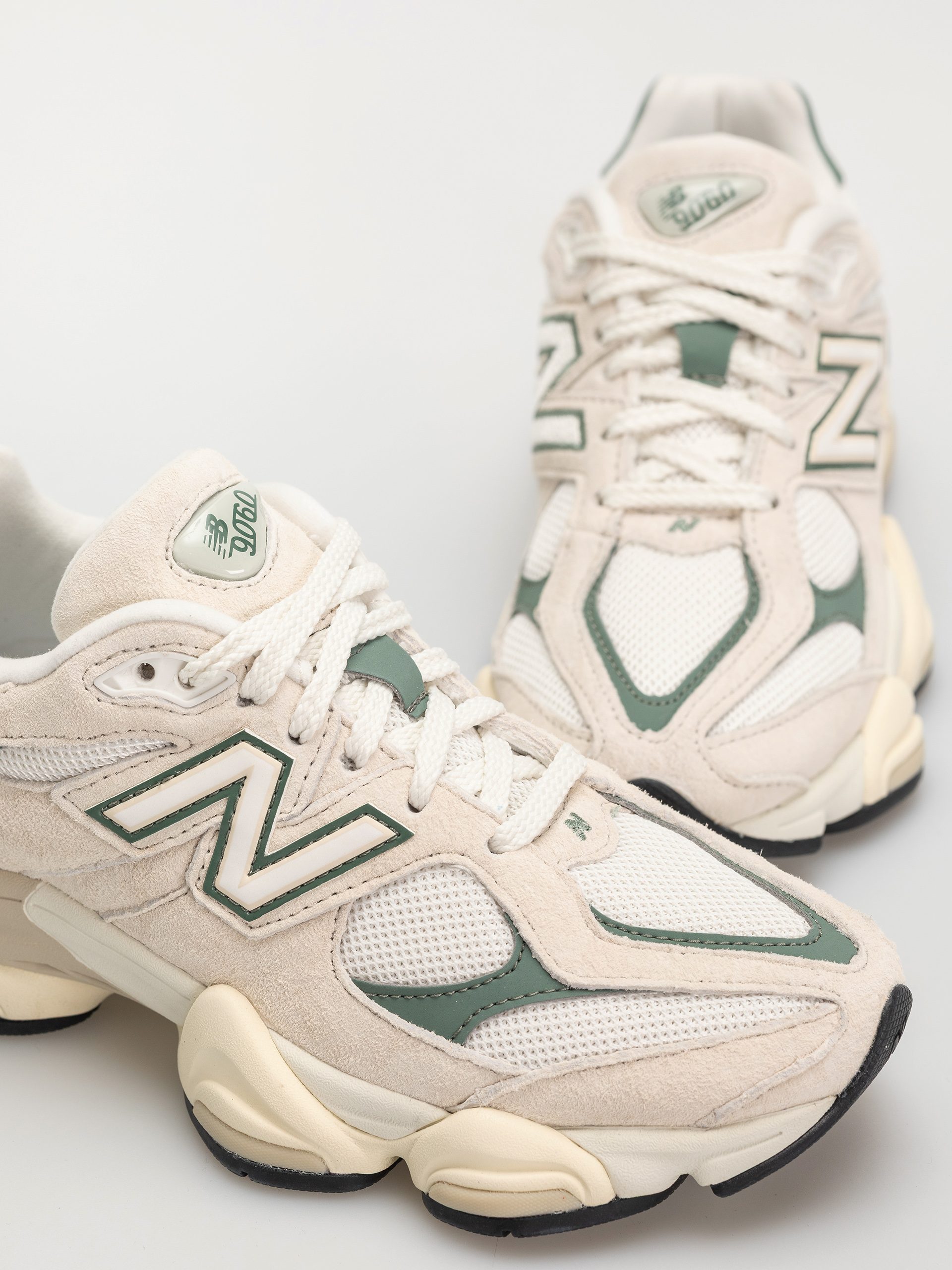 Pantofi New Balance 9060 (linen)