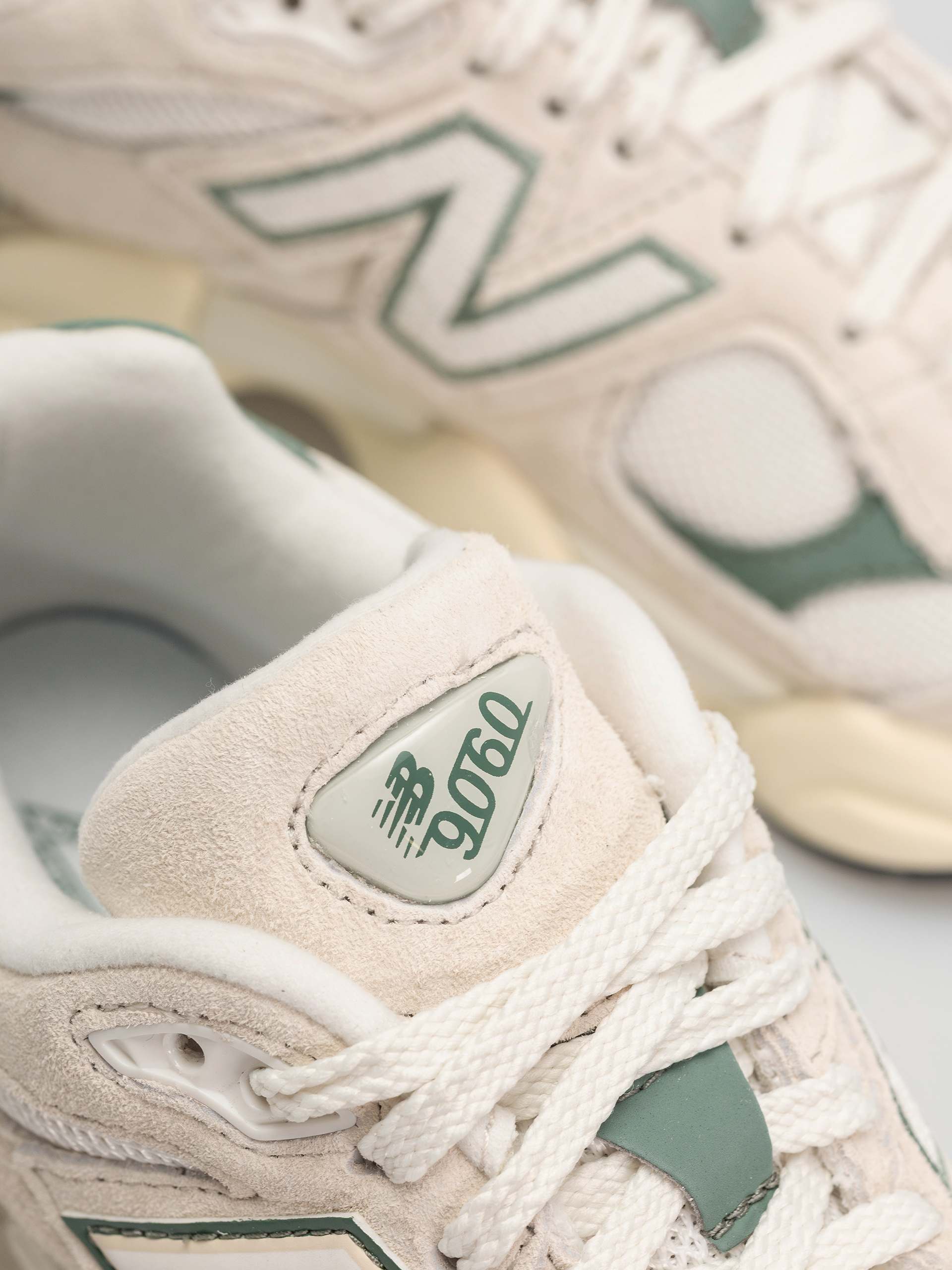 Pantofi New Balance 9060 (linen)
