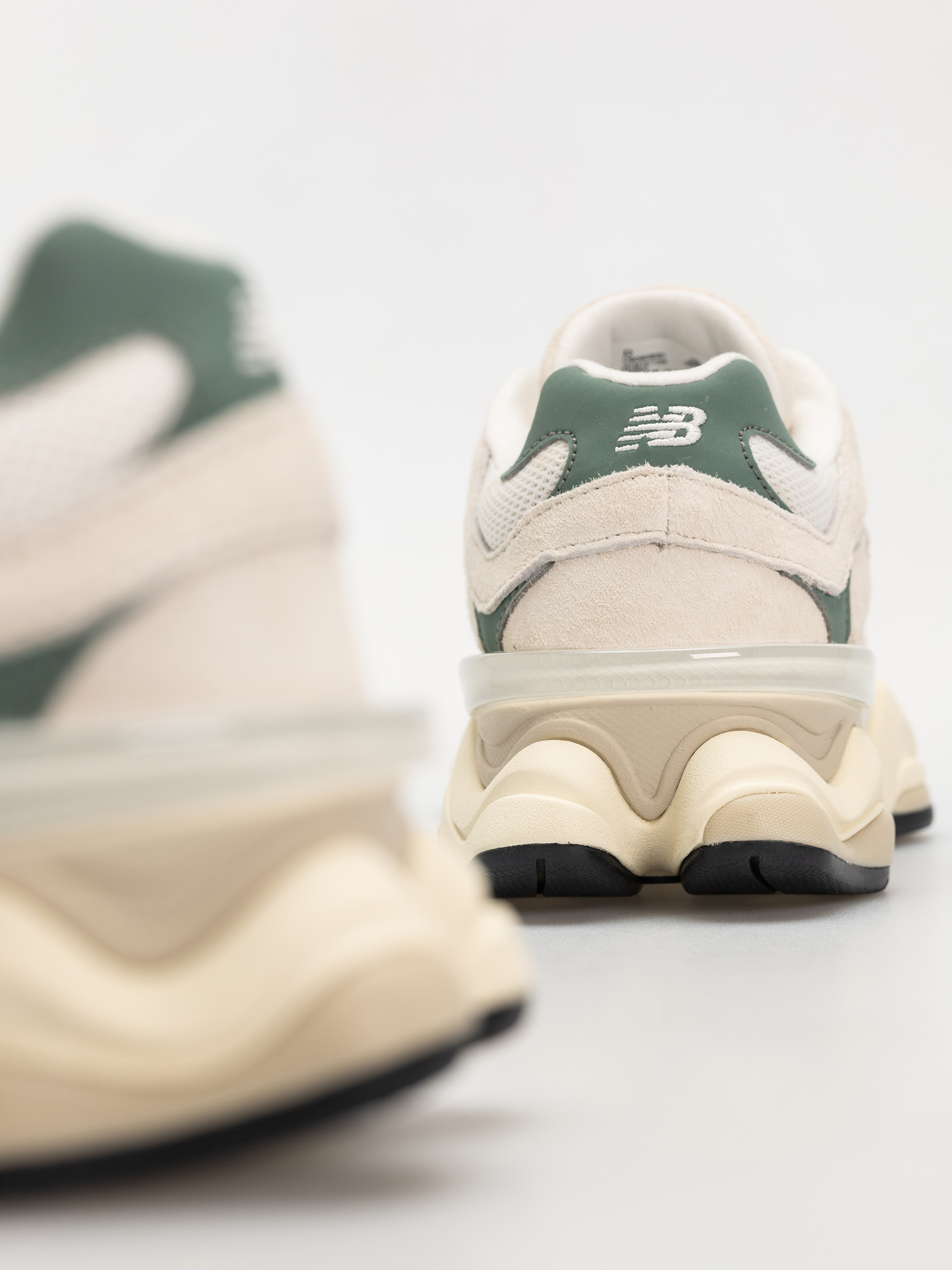Pantofi New Balance 9060 (linen)