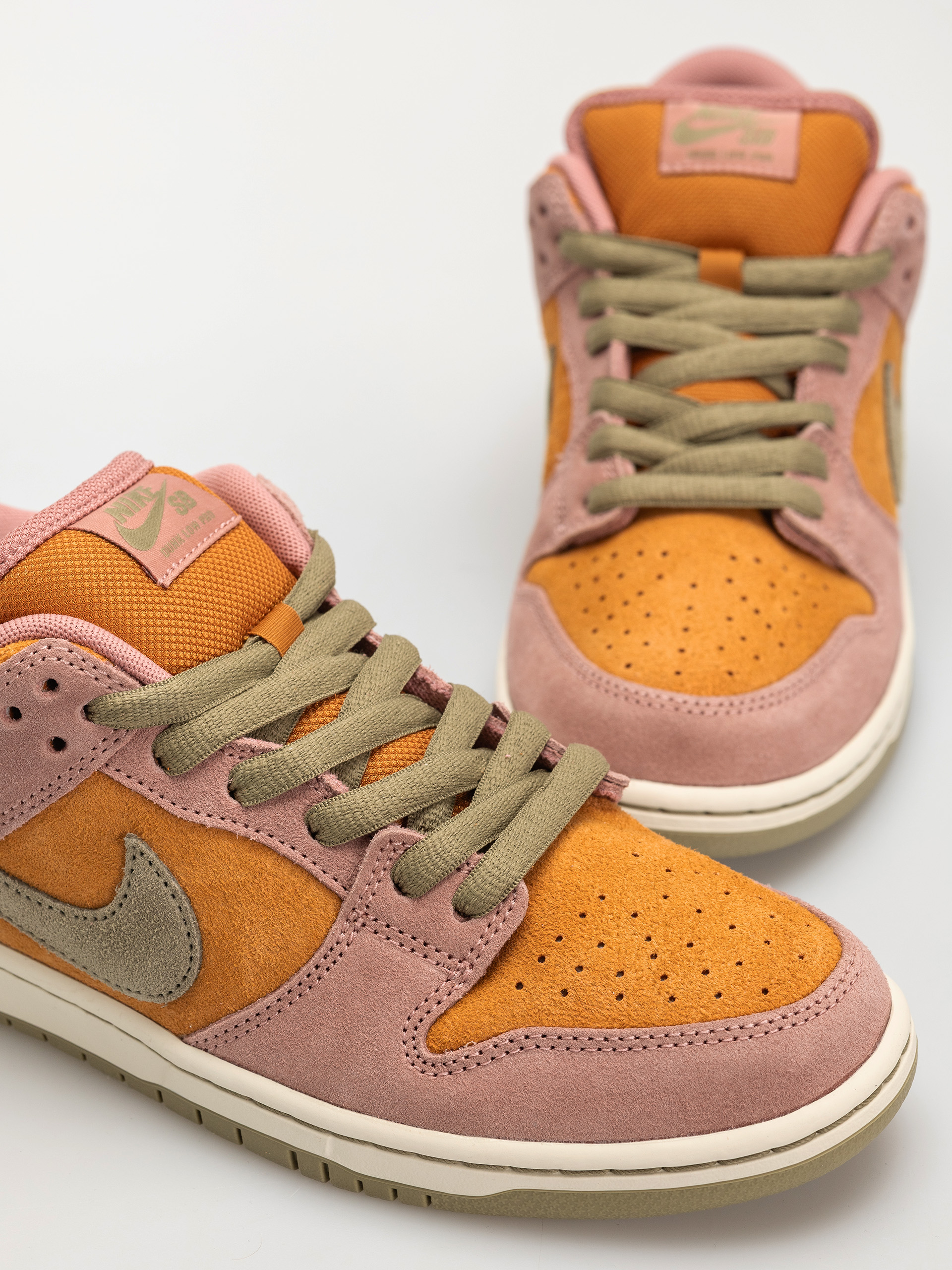 Pantofi Nike SB Dunk Low Pro (red stardust/neutral olive monarch)