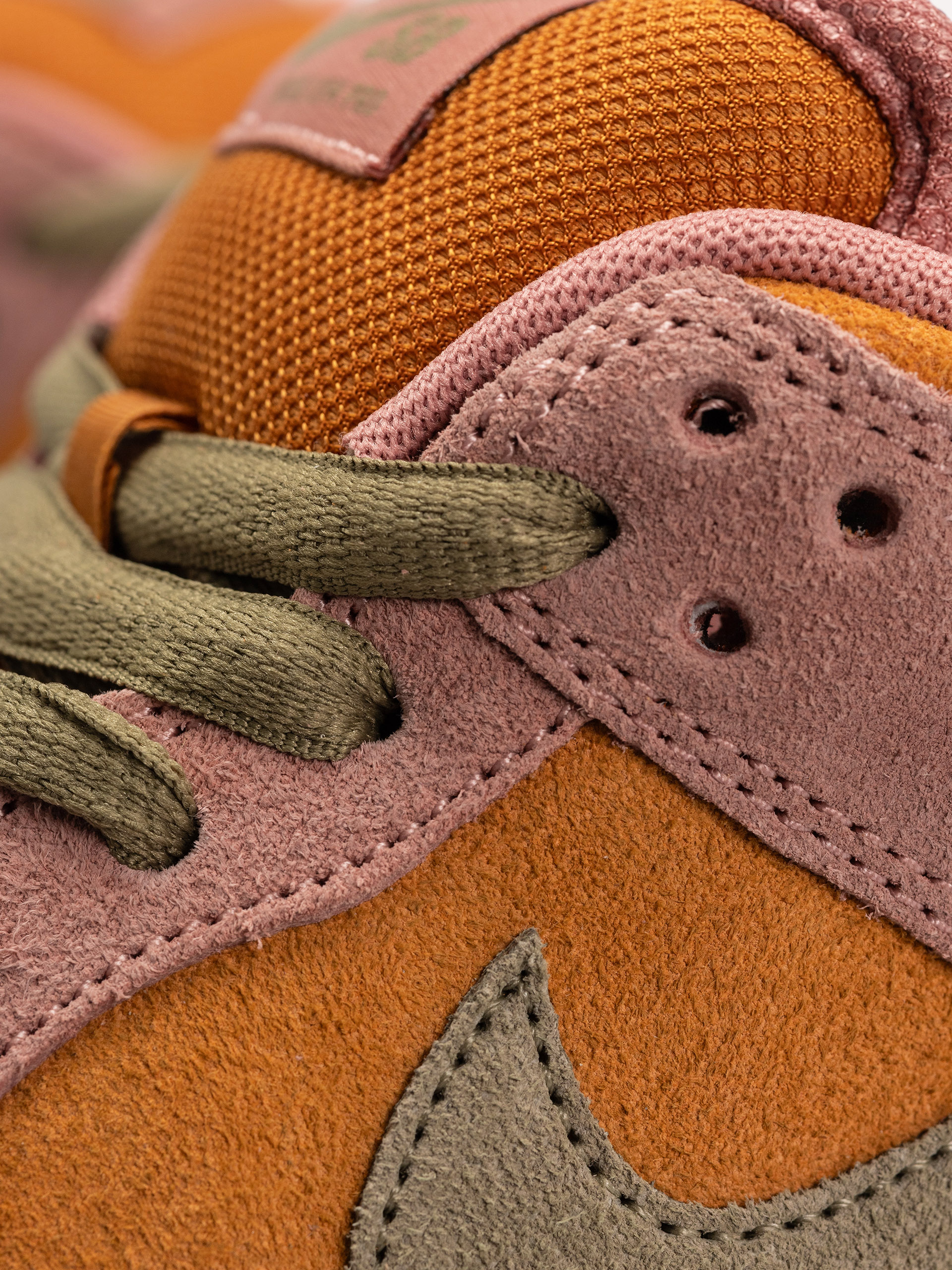 Pantofi Nike SB Dunk Low Pro (red stardust/neutral olive monarch)