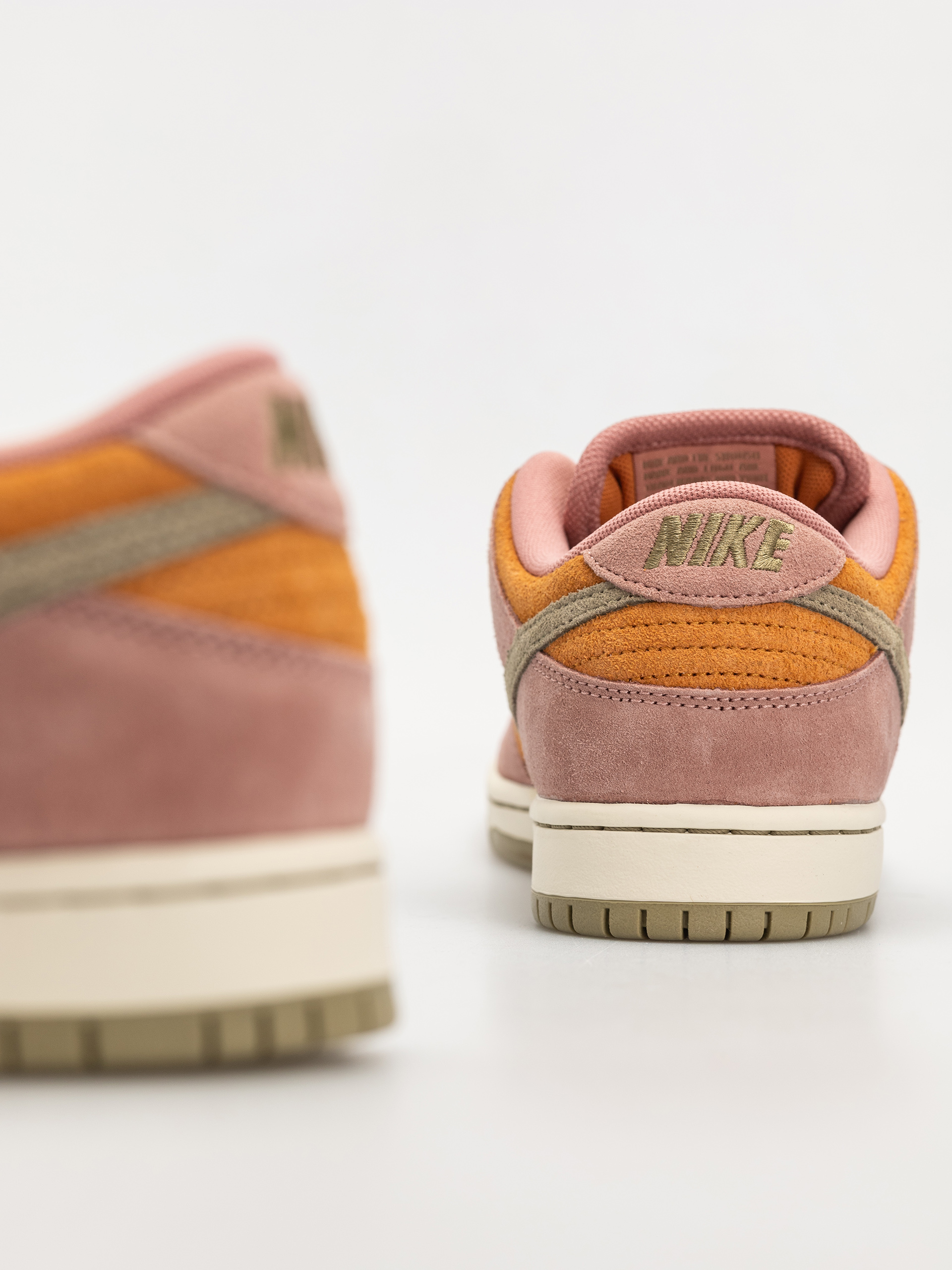 Pantofi Nike SB Dunk Low Pro (red stardust/neutral olive monarch)