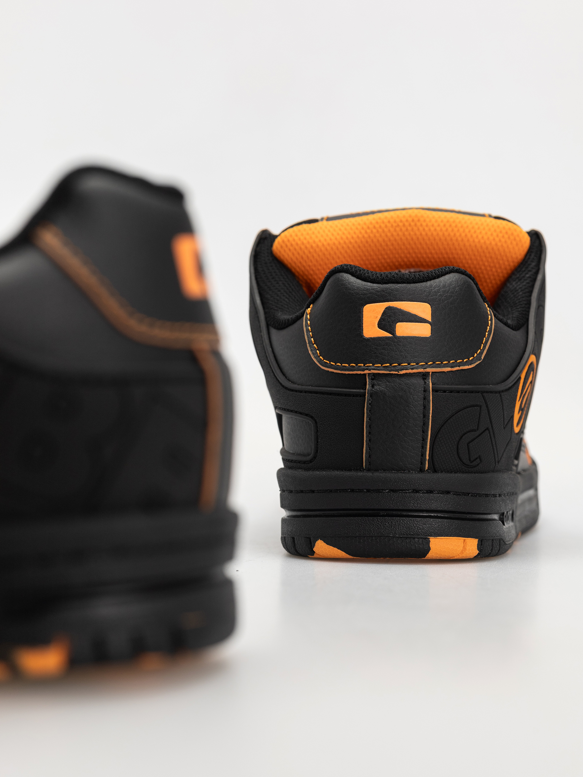 Pantofi Globe Tilt (black orange mosaic)