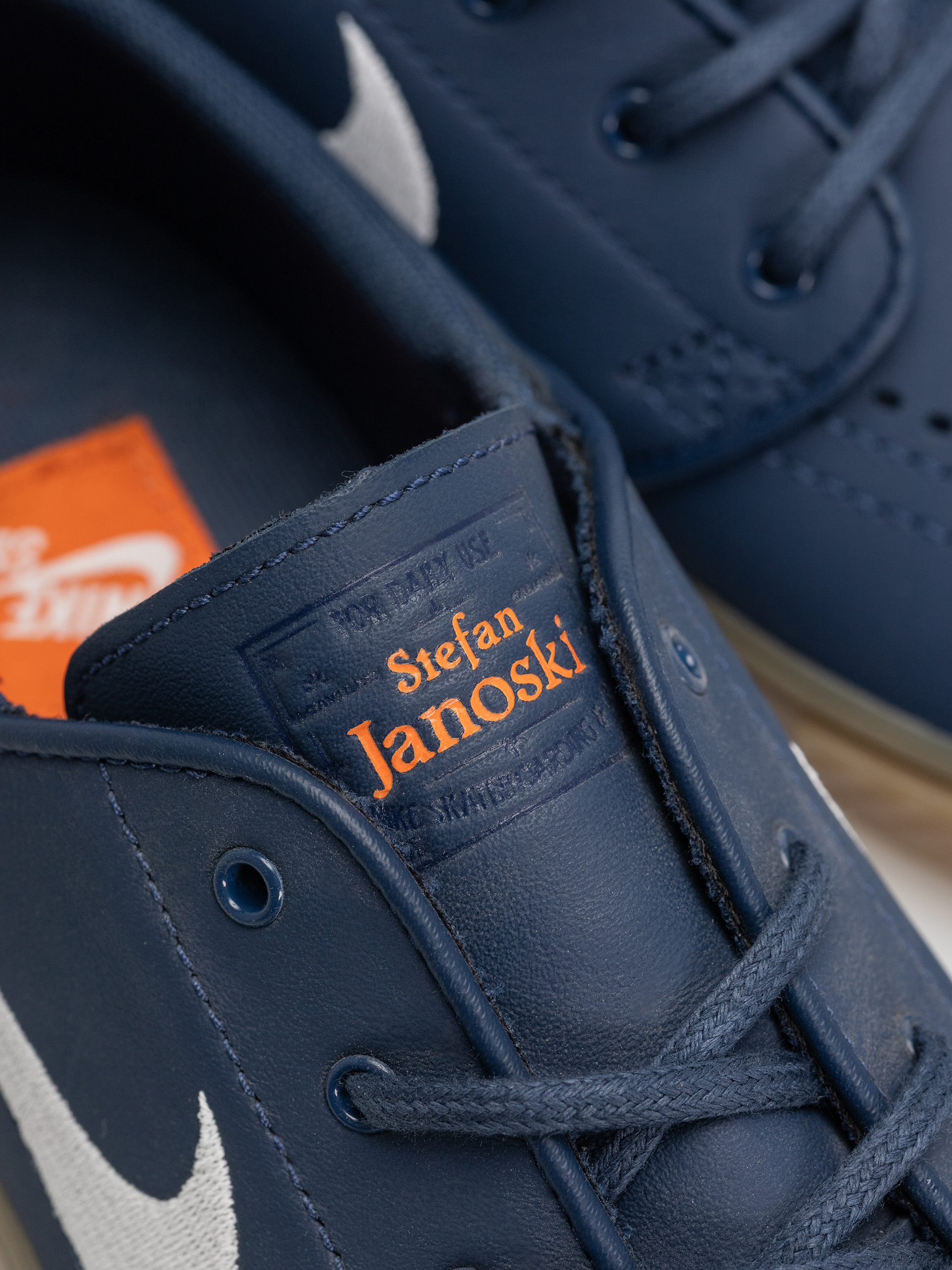 Pantofi Nike SB Zoom Janoski Og+ Iso (navy/white navy gum light brown)