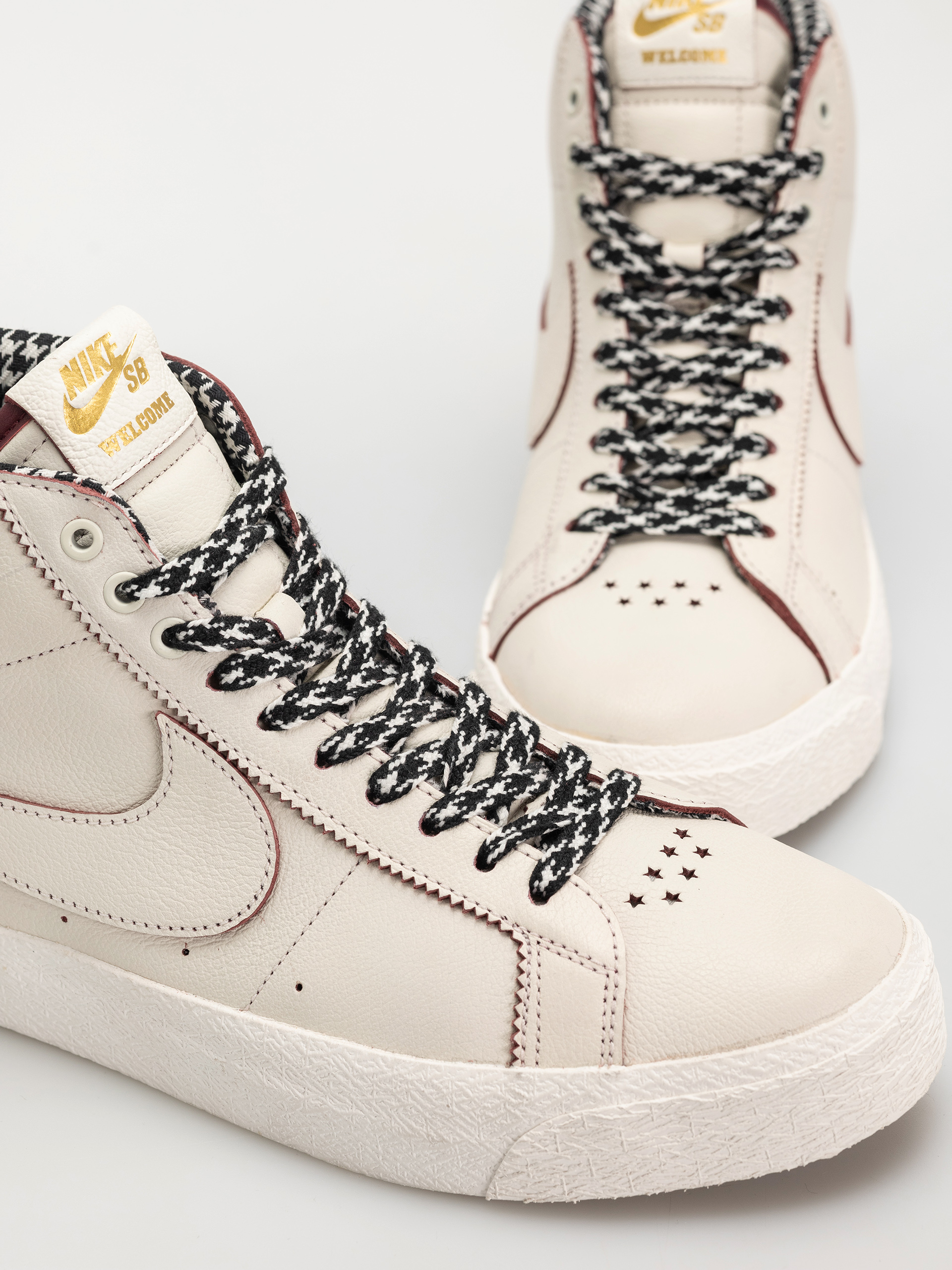 Pantofi Nike SB Zoom Blazer Mid Welcome Skateboarding (sail/dark beetroot/white)