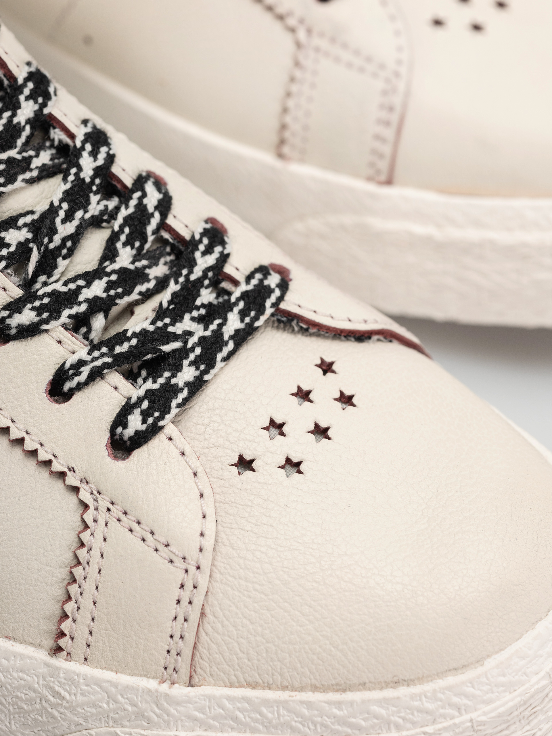 Pantofi Nike SB Zoom Blazer Mid Welcome Skateboarding (sail/dark beetroot/white)