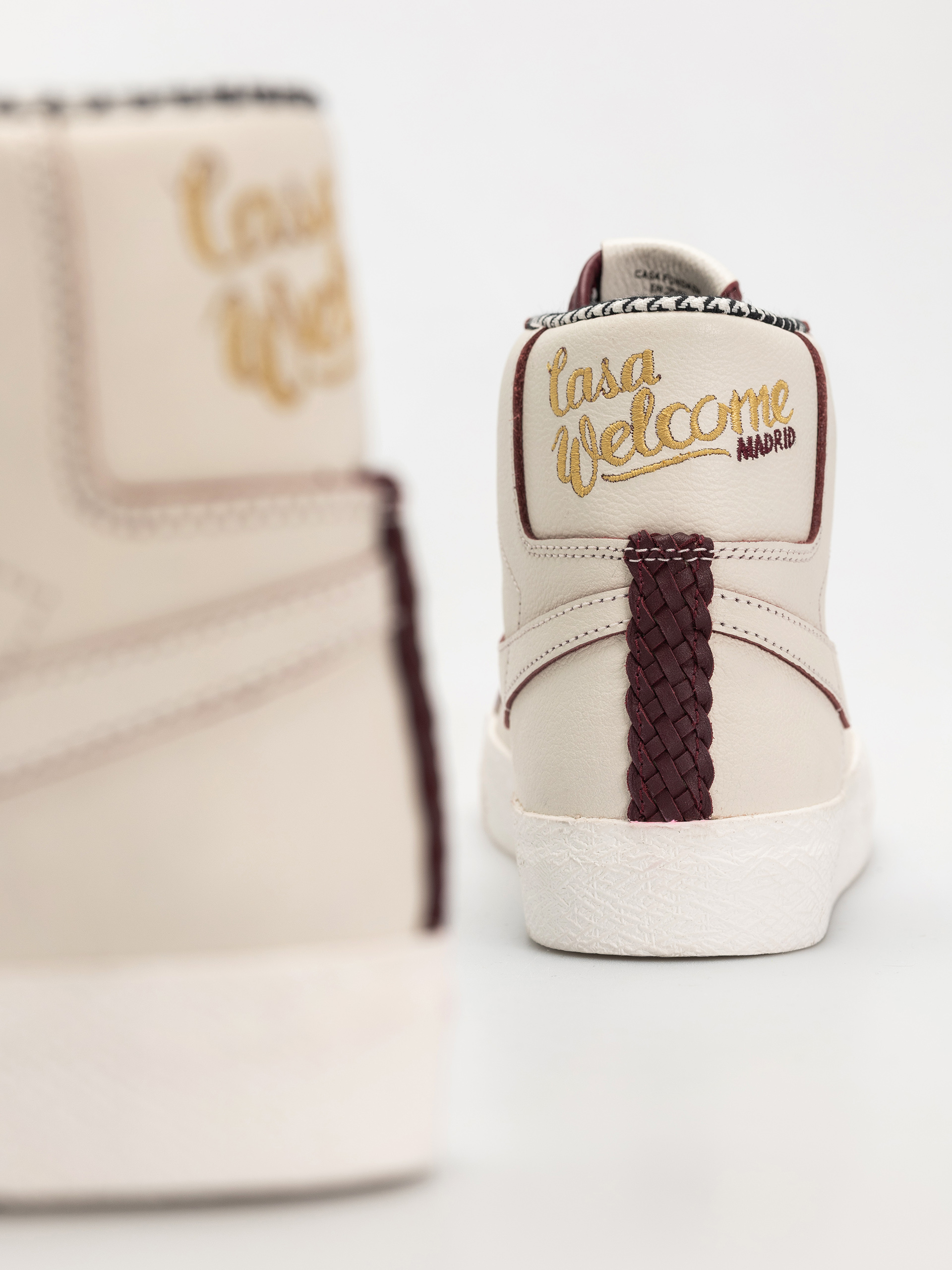 Pantofi Nike SB Zoom Blazer Mid Welcome Skateboarding (sail/dark beetroot/white)