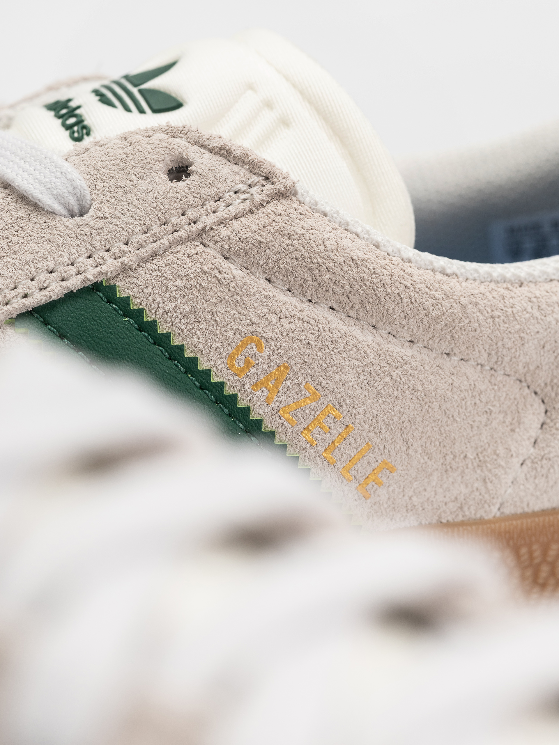 Pantofi adidas Gazelle ADV (crywht/crywht/gum4)