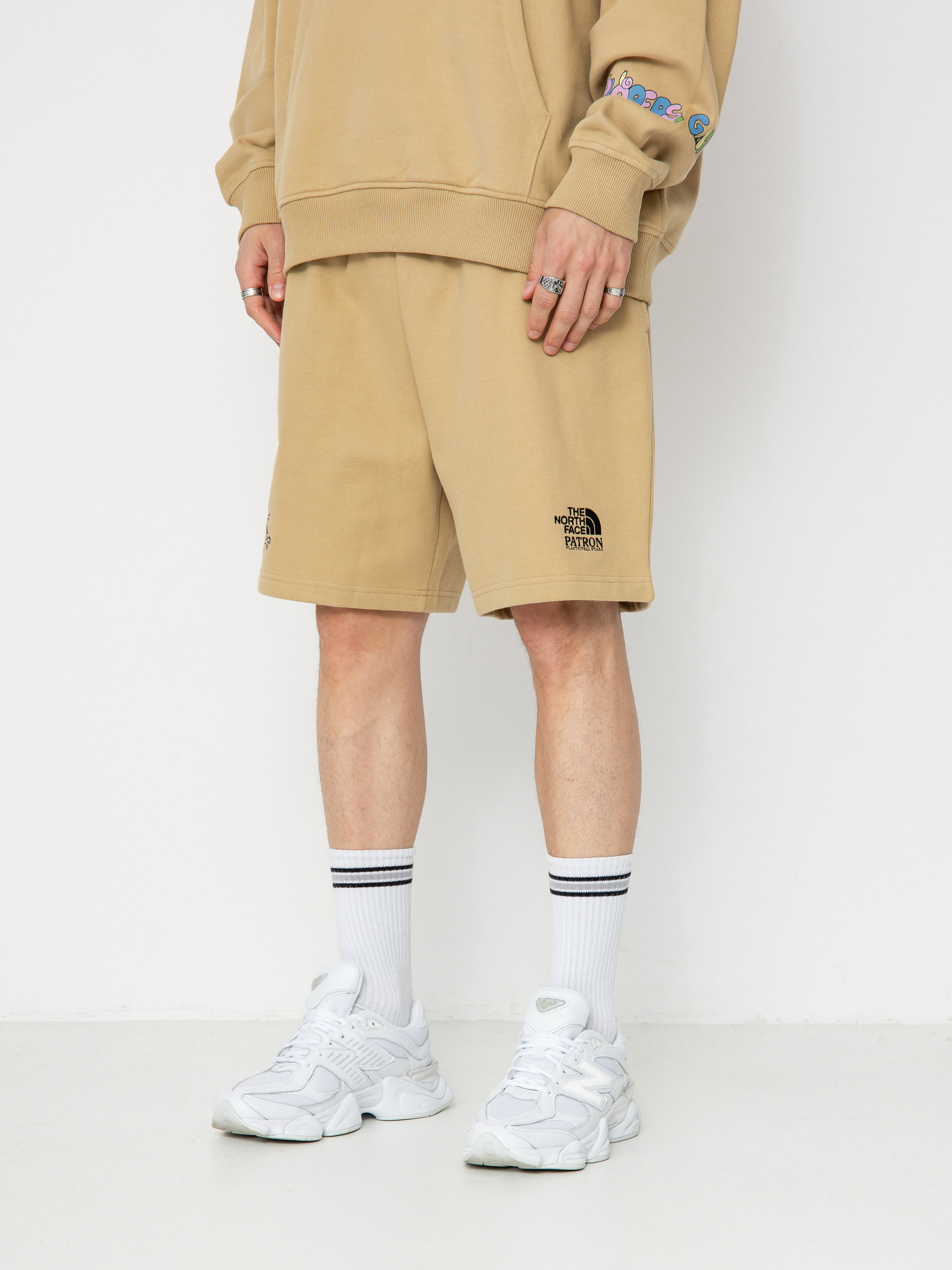 Pantaloni scurți The North Face Mountain Cleanup Relaxed (khaki stone)
