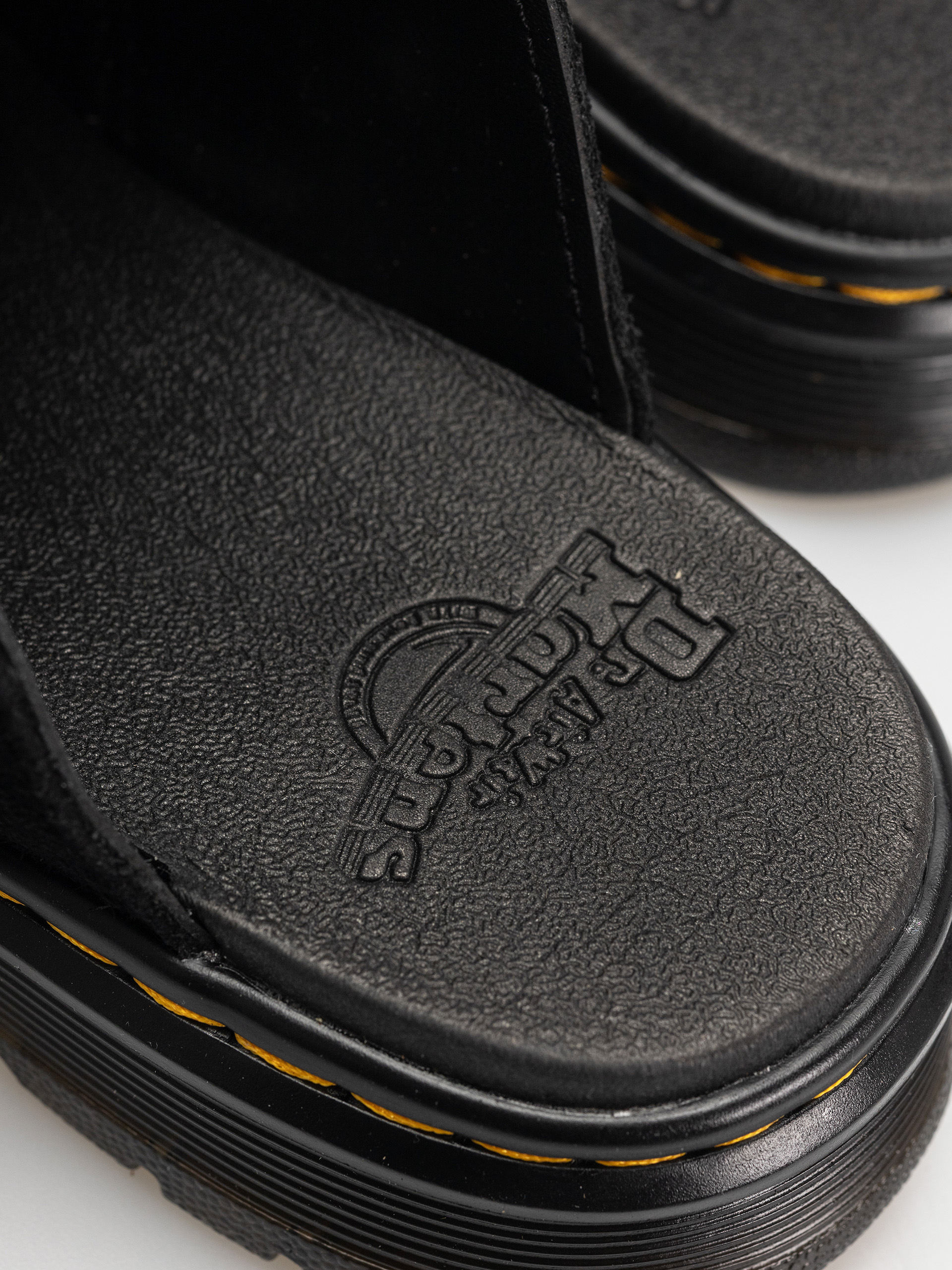 Pantofi Dr. Martens Brookline Mule (black bronx suede)