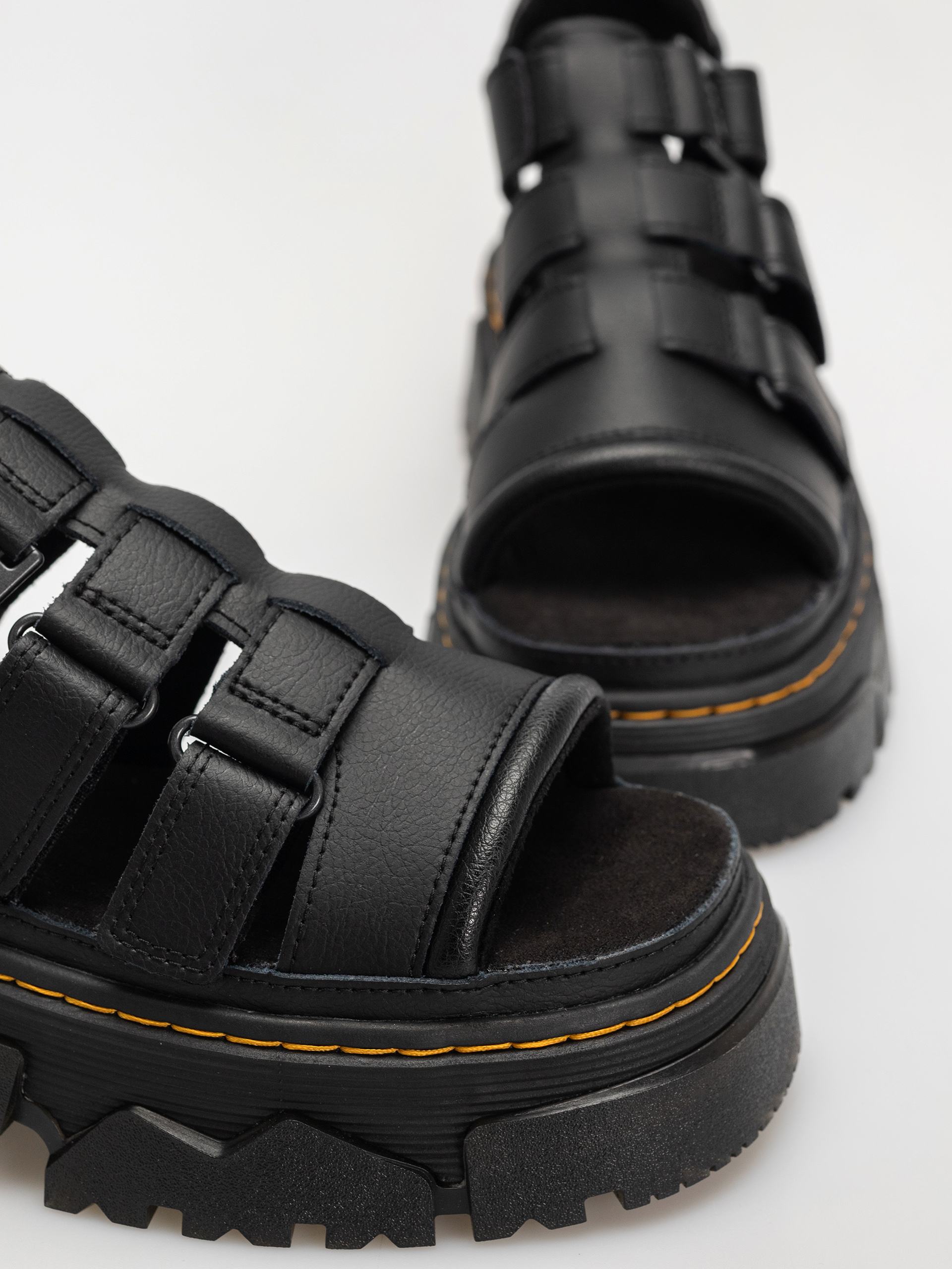 Sandale Dr. Martens Mattison 3 Strap Wmn (black athena)