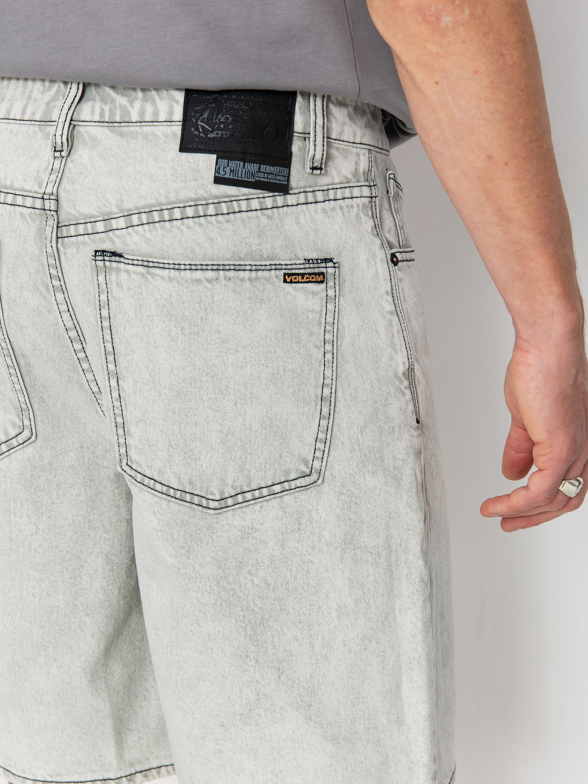 Pantaloni scurți Volcom Billow (bone)