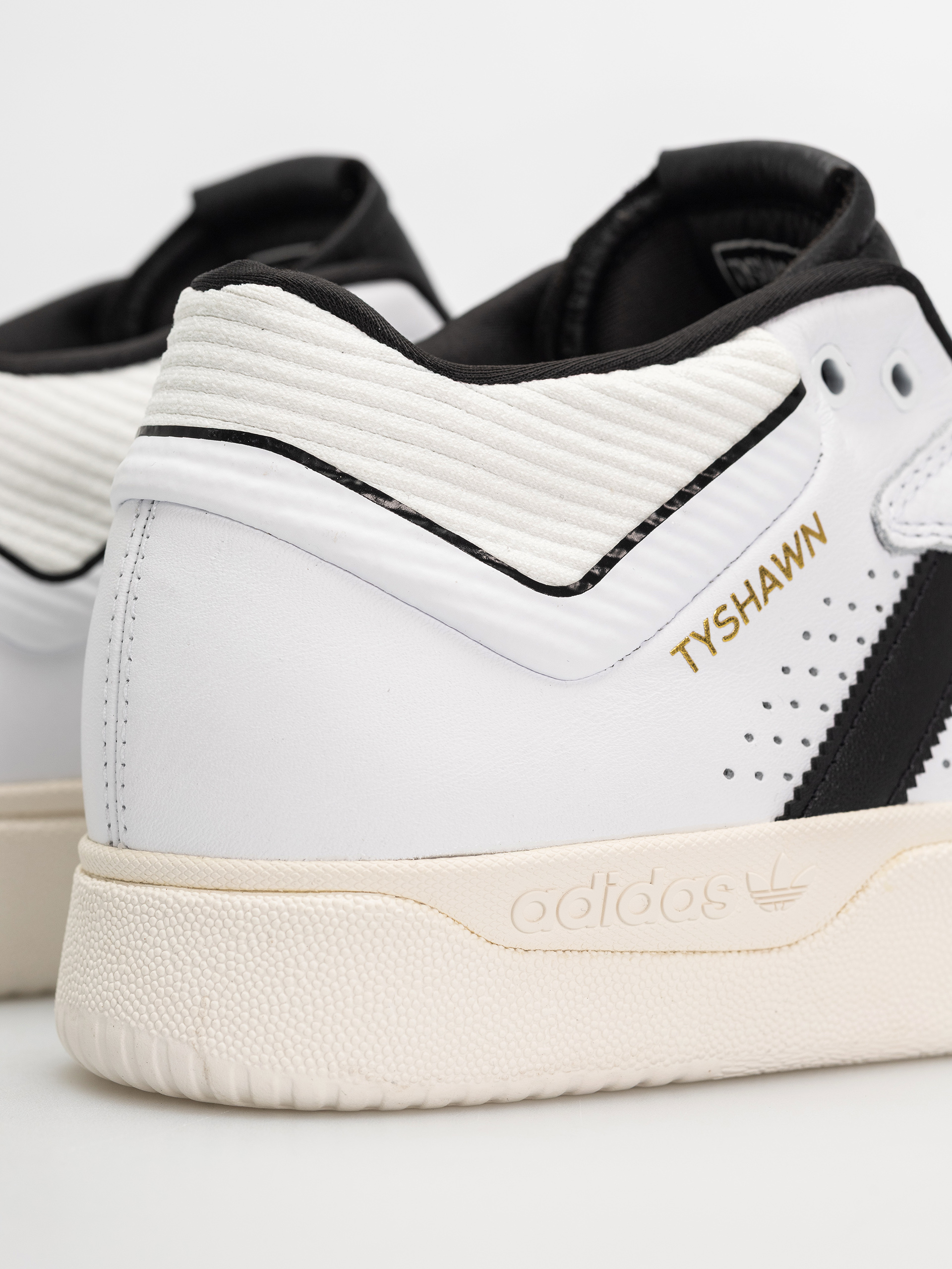 Pantofi adidas Tyshawn (ftwwht/cblack/ftwwht)