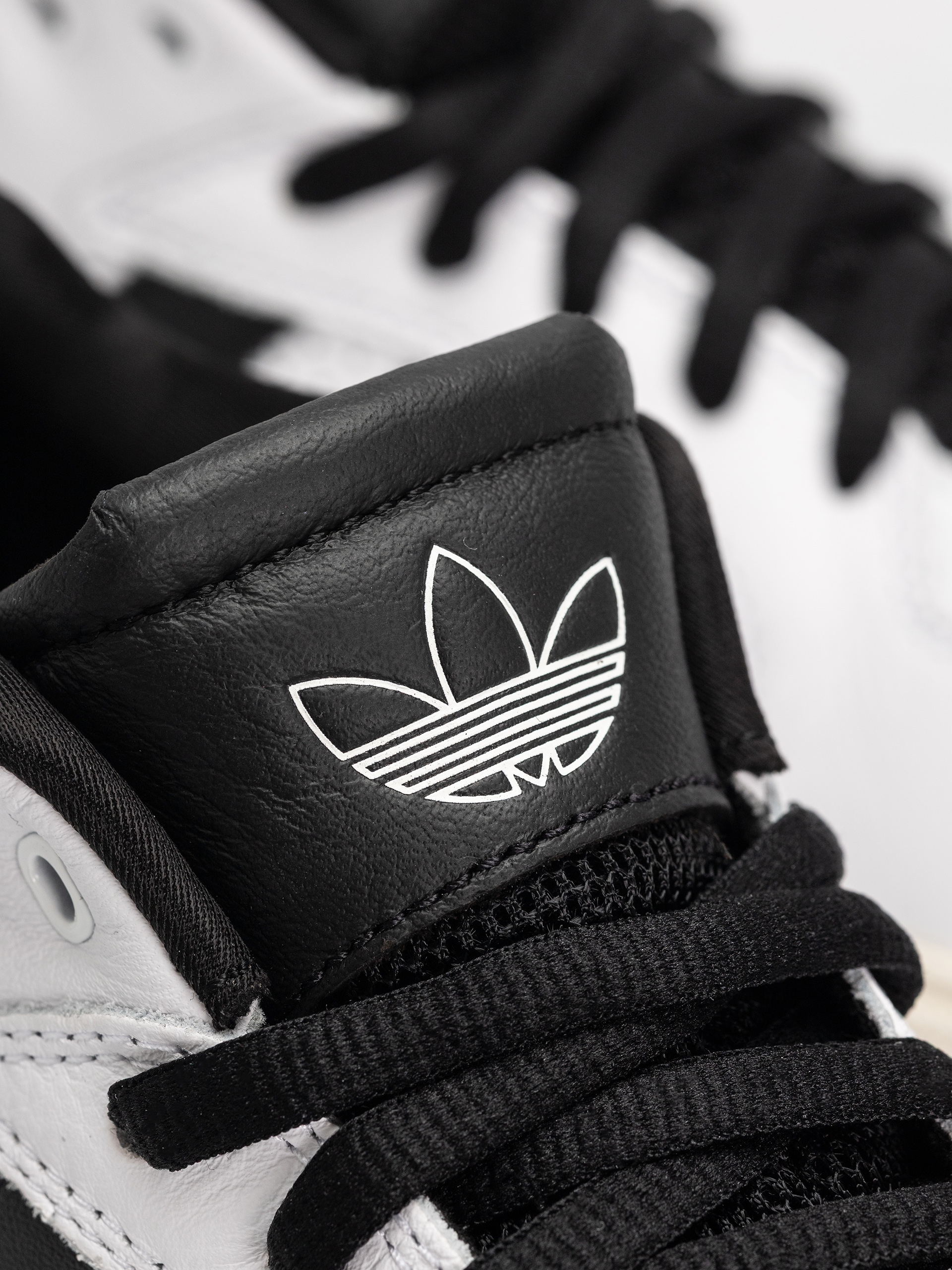 Pantofi adidas Tyshawn (ftwwht/cblack/ftwwht)