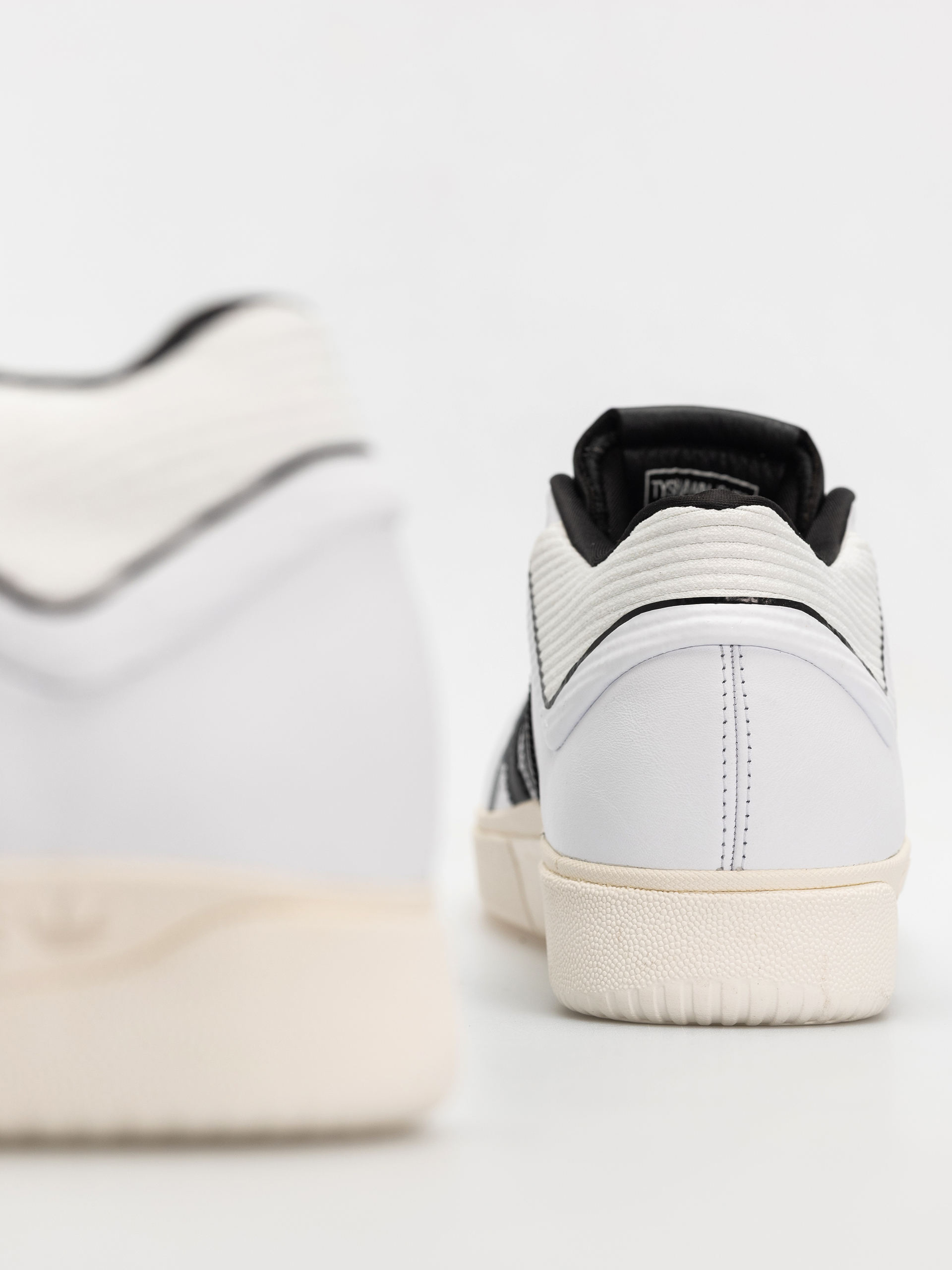 Pantofi adidas Tyshawn (ftwwht/cblack/ftwwht)