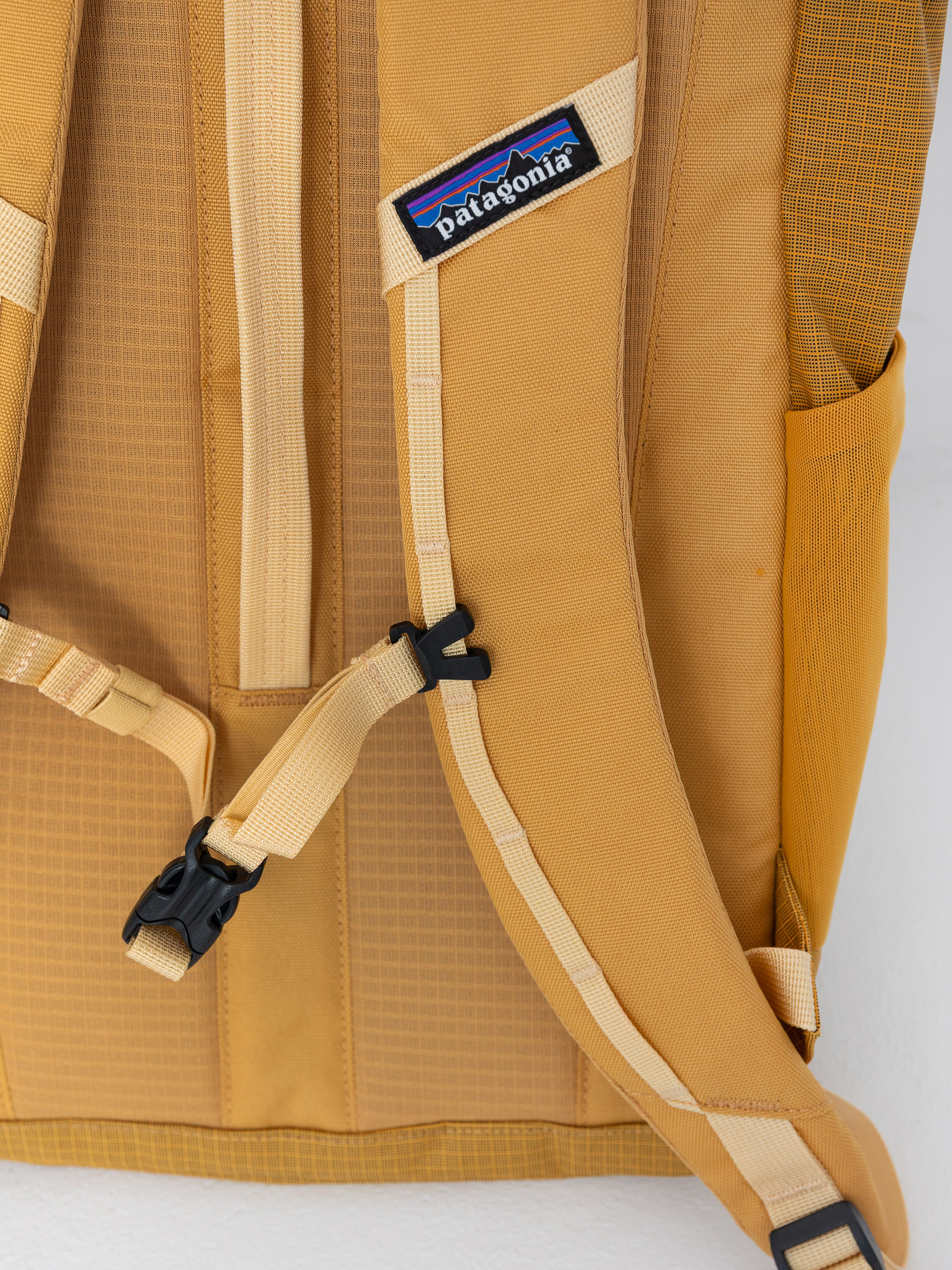 Rucsac Patagonia Black Hole Pack 25L (pufferfish gold w/beeswax tan)