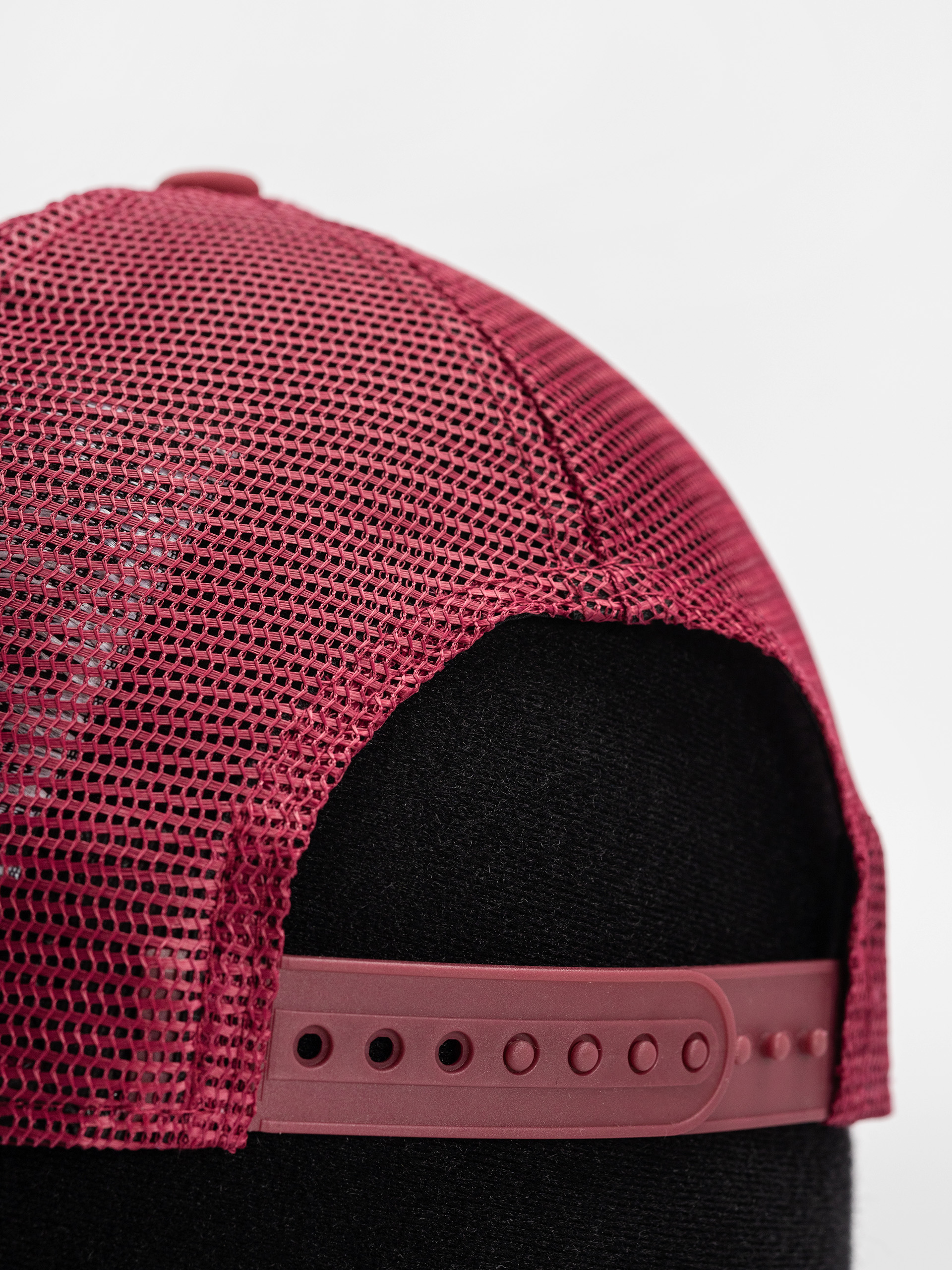 Șapcă New Era Oval Foam Patch Trucker (cherry/white)