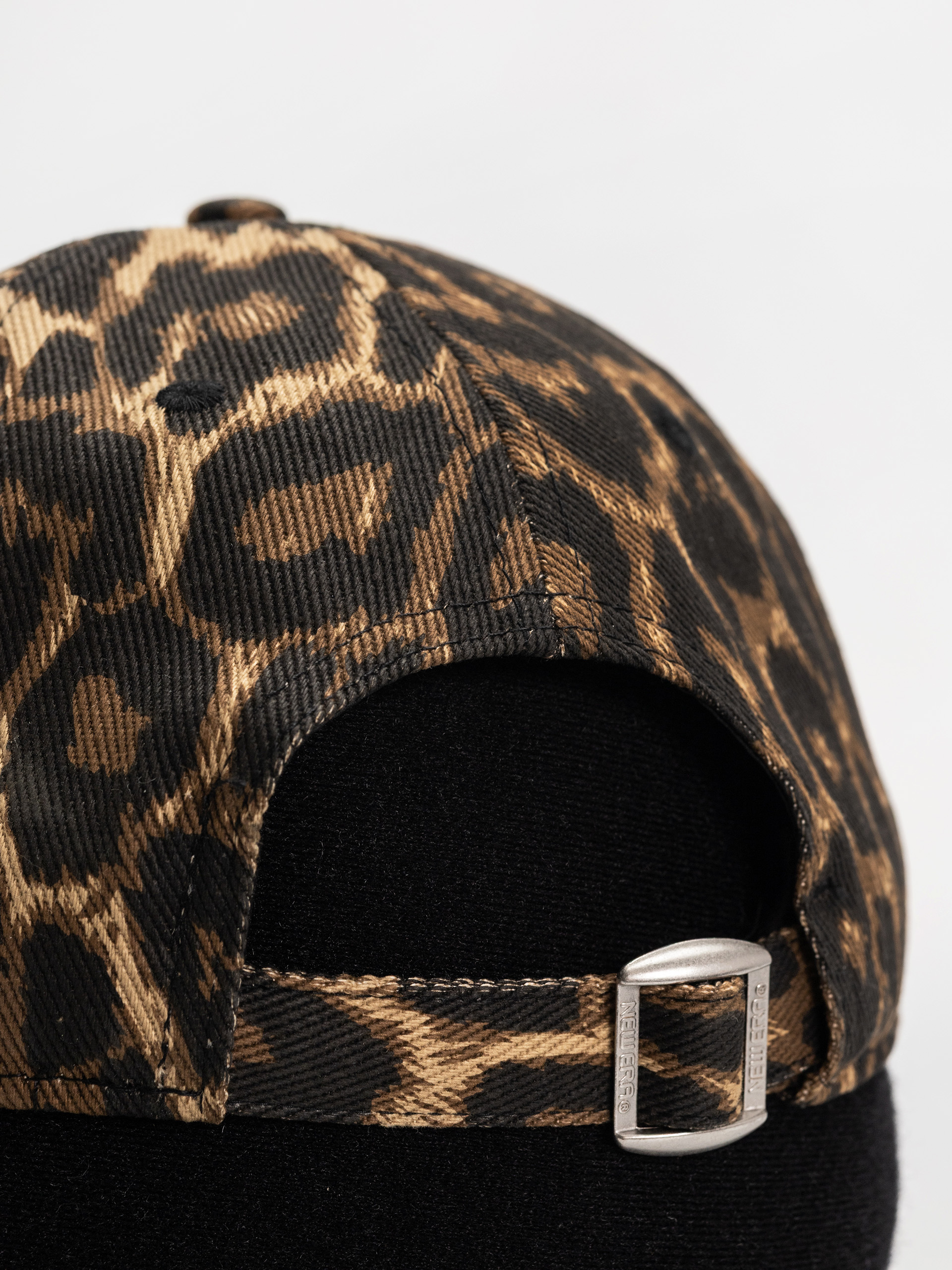 Șapcă New Era Outline Leopard 9Twenty New York Yankees Wmn (black camo)