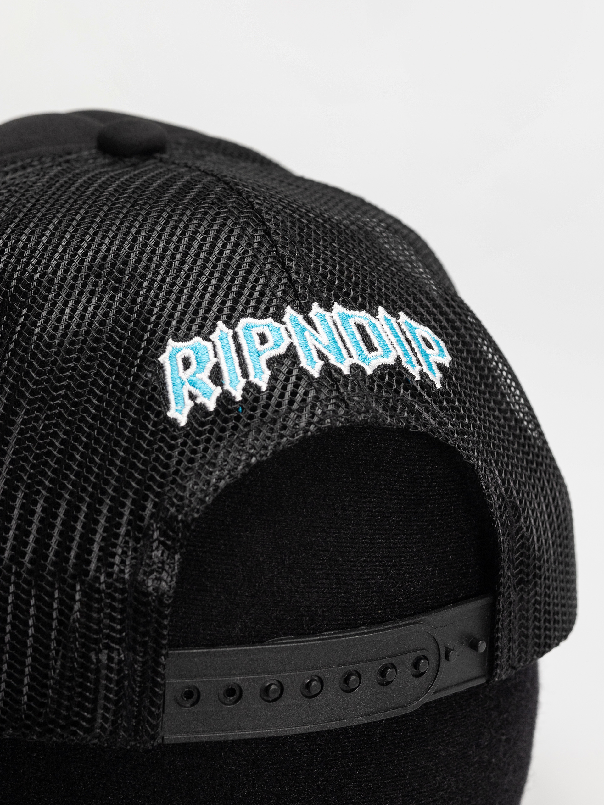 Șapcă RipNDip Skull And Bones Trucker (black)