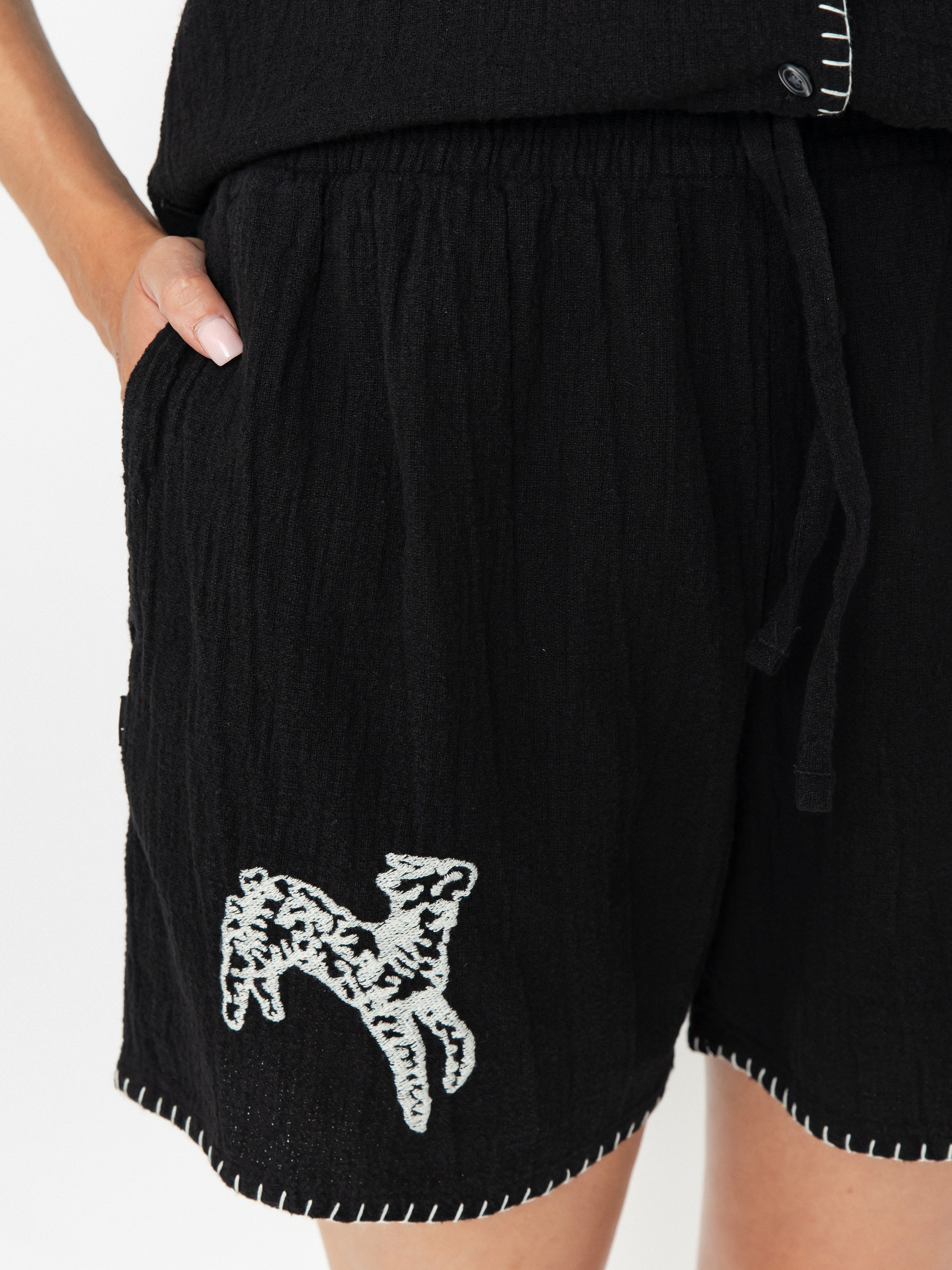 Pantaloni scurți OBEY Ritual Wmn (digital black)