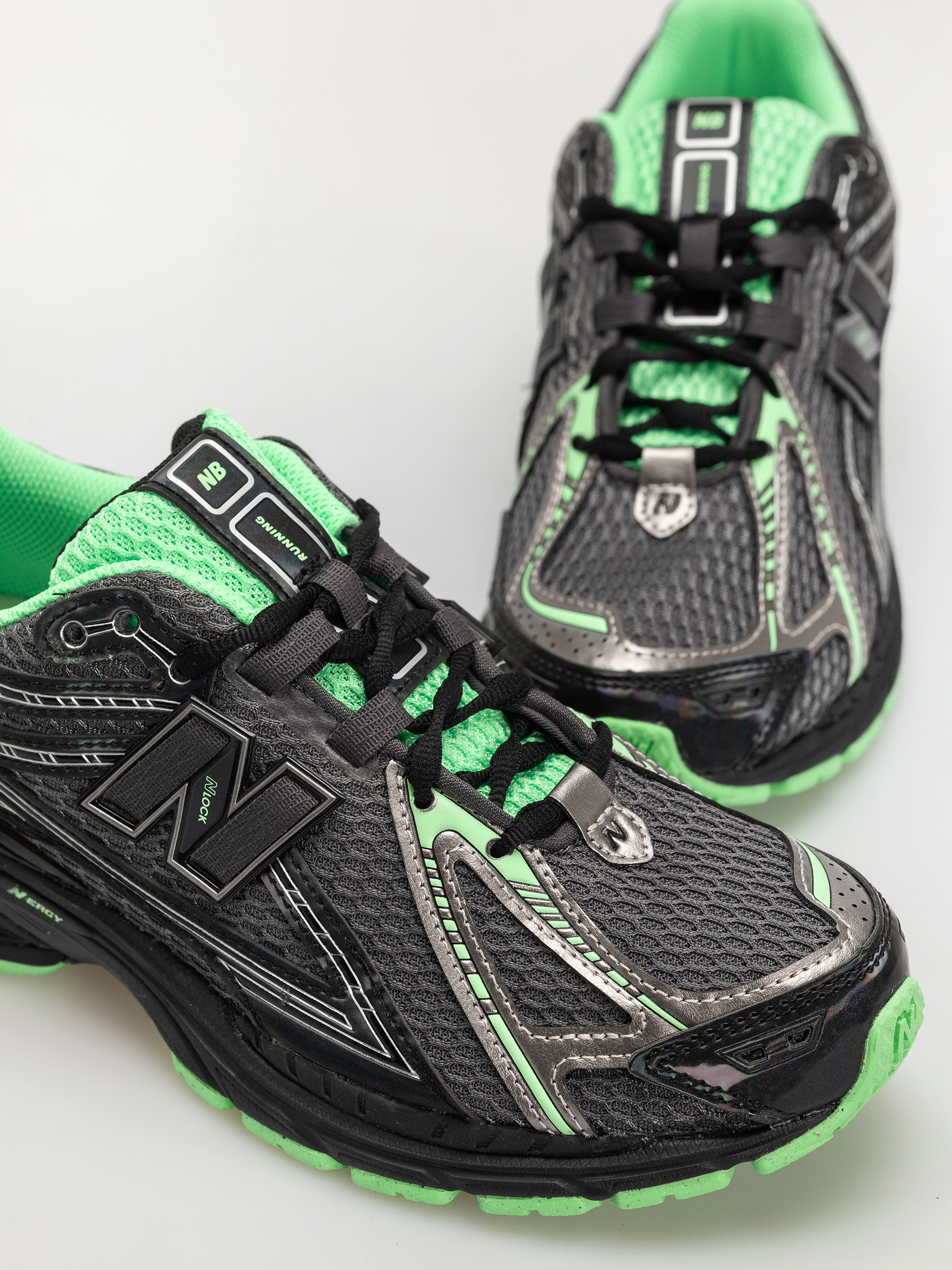 Pantofi New Balance 1906 (dark silver metallic)