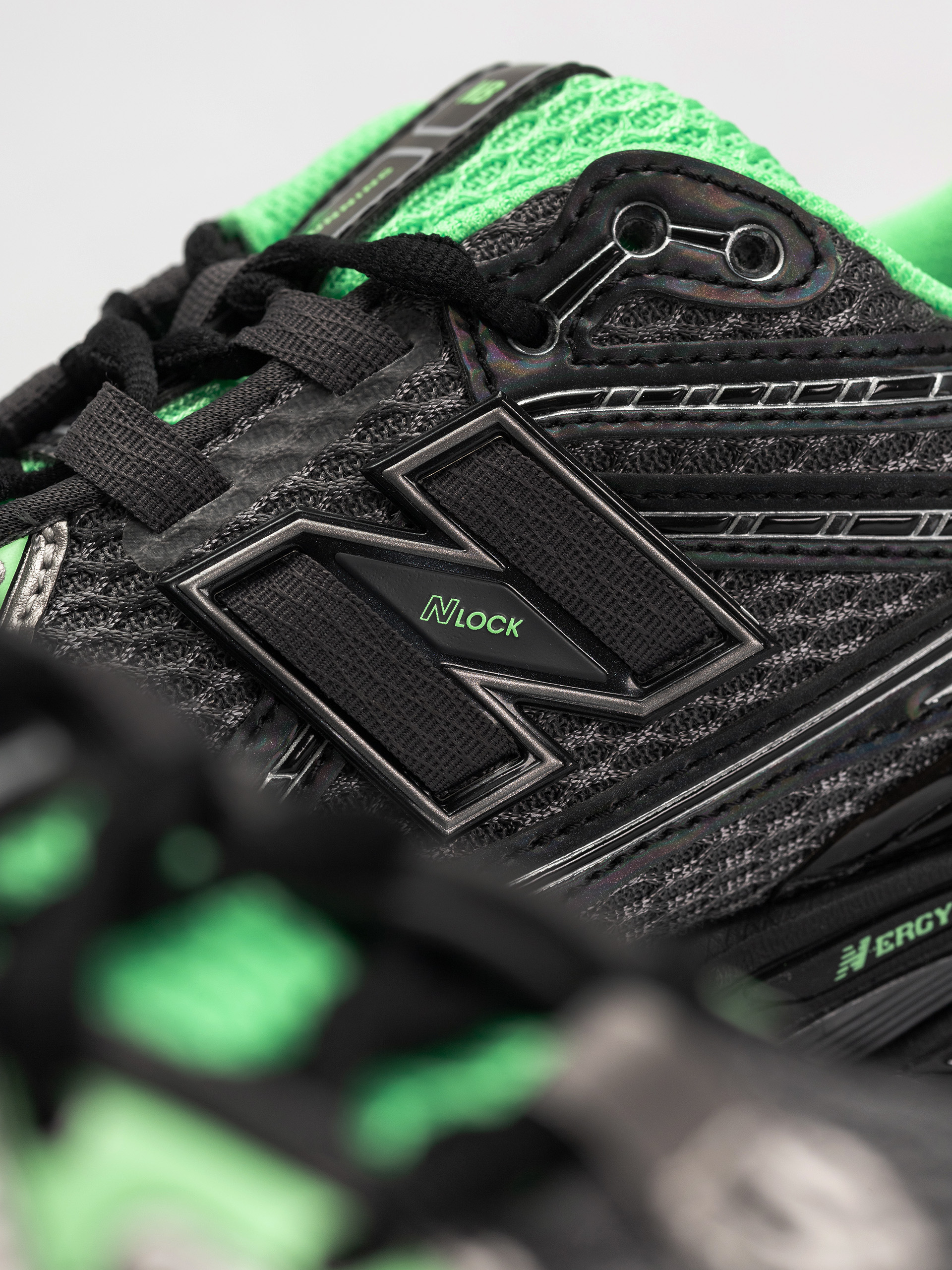 Pantofi New Balance 1906 (dark silver metallic)