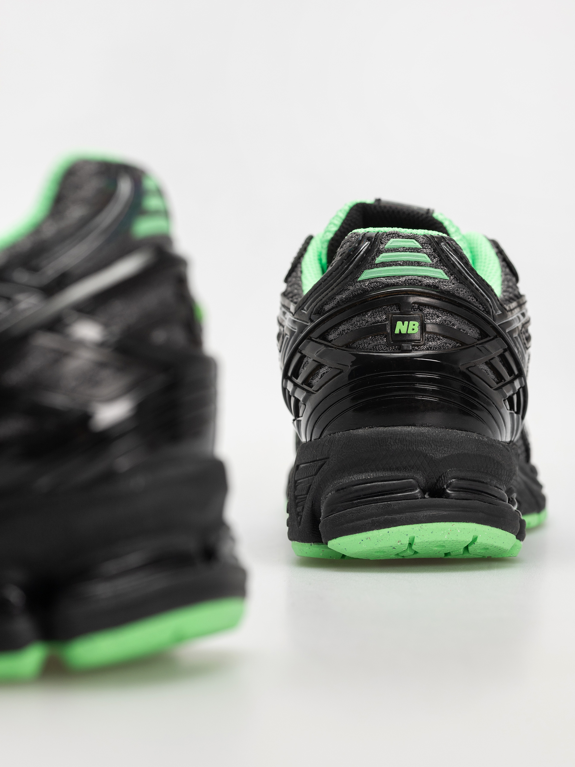 Pantofi New Balance 1906 (dark silver metallic)