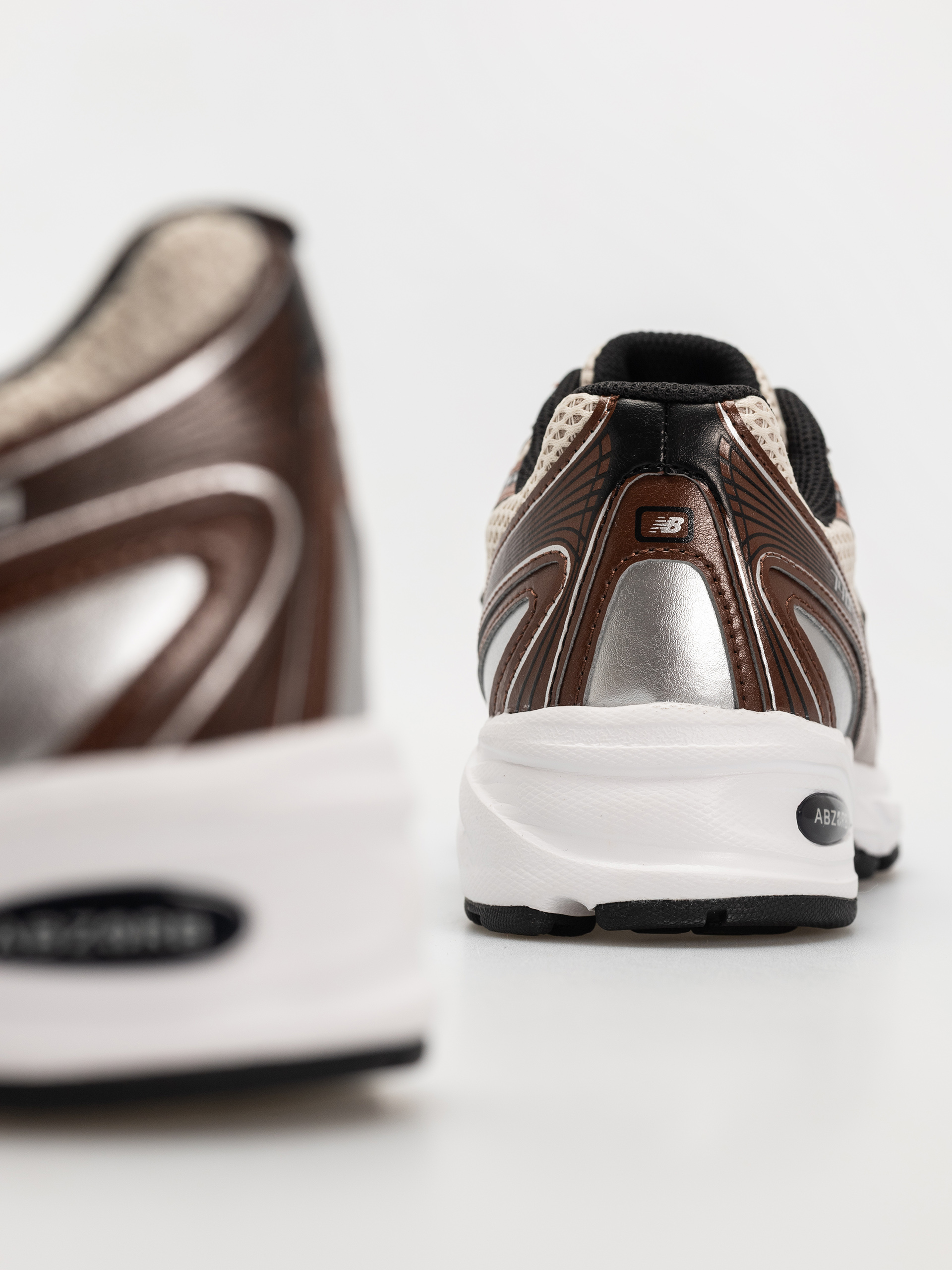 Pantofi New Balance 740 (beige)