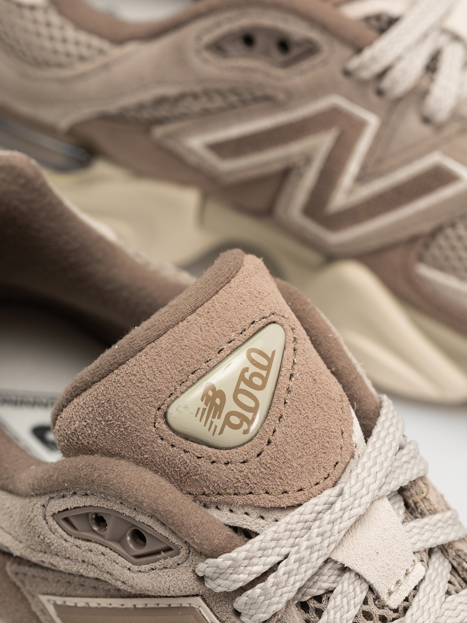 Pantofi New Balance 9060 (mushroom)