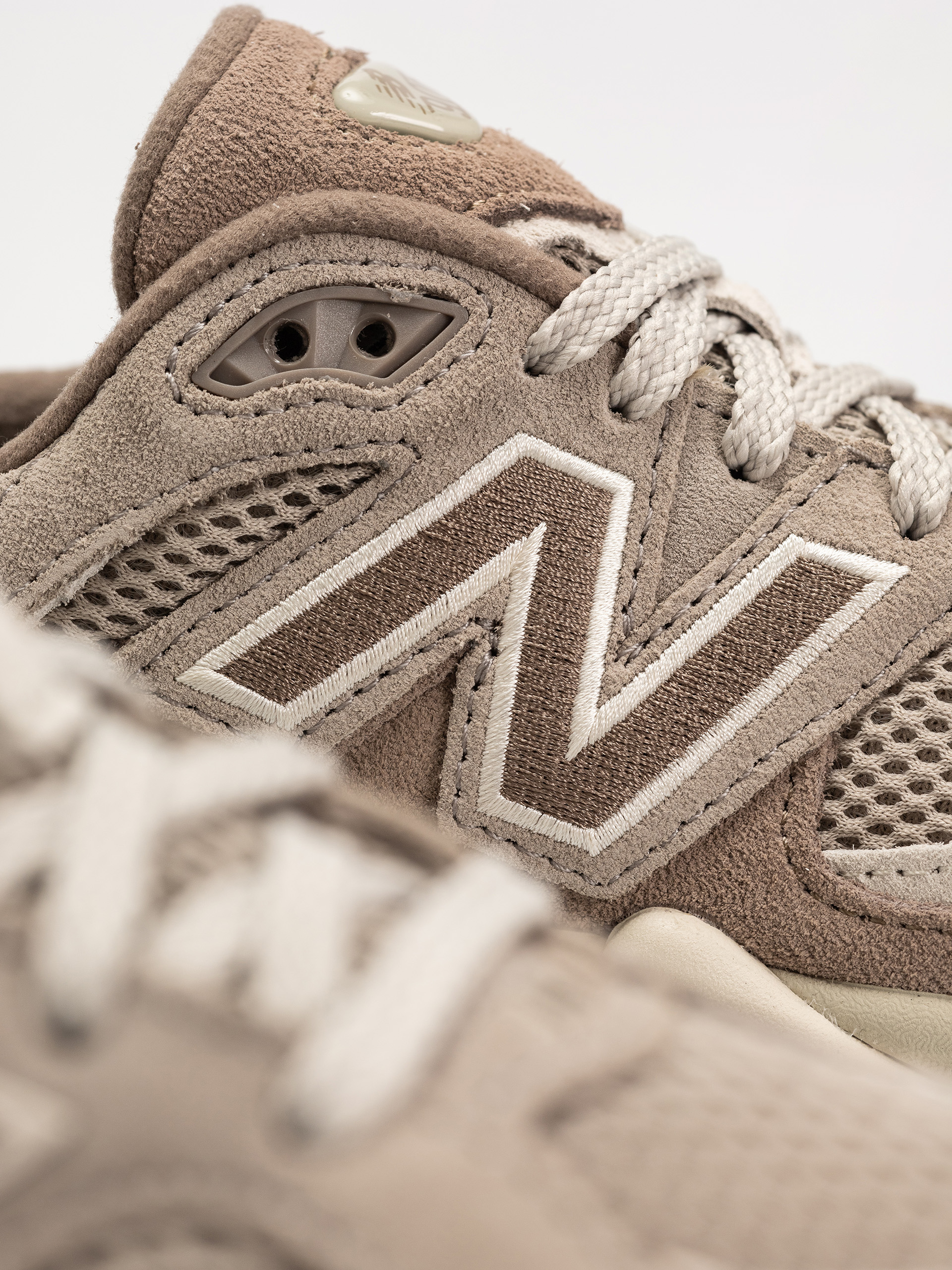 Pantofi New Balance 9060 (mushroom)
