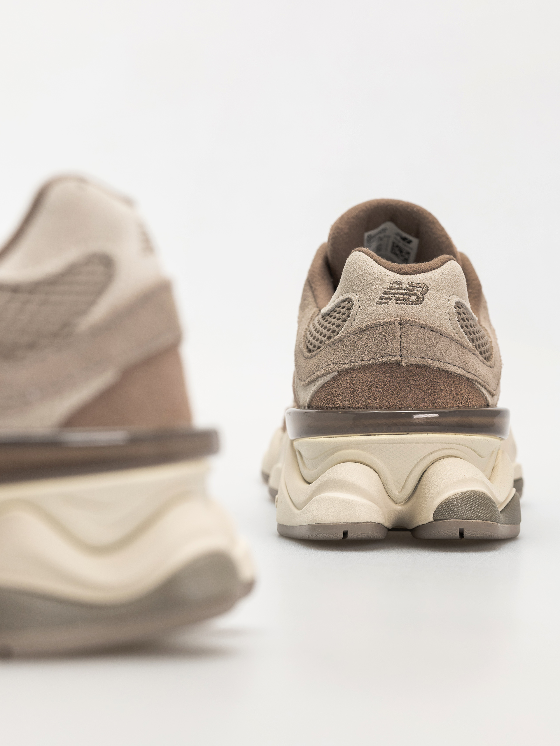 Pantofi New Balance 9060 (mushroom)