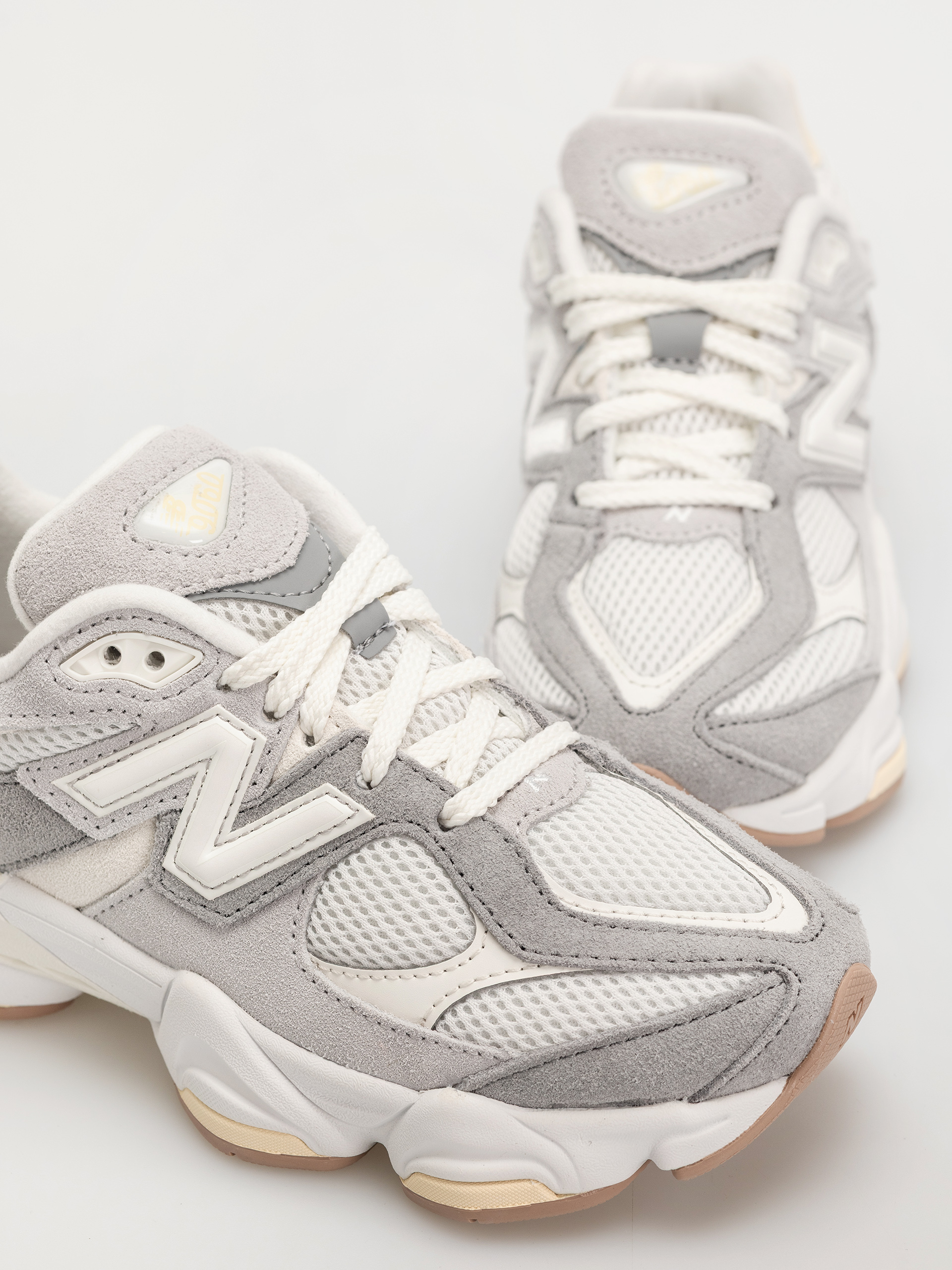 Pantofi New Balance 9060 JR (sea salt)
