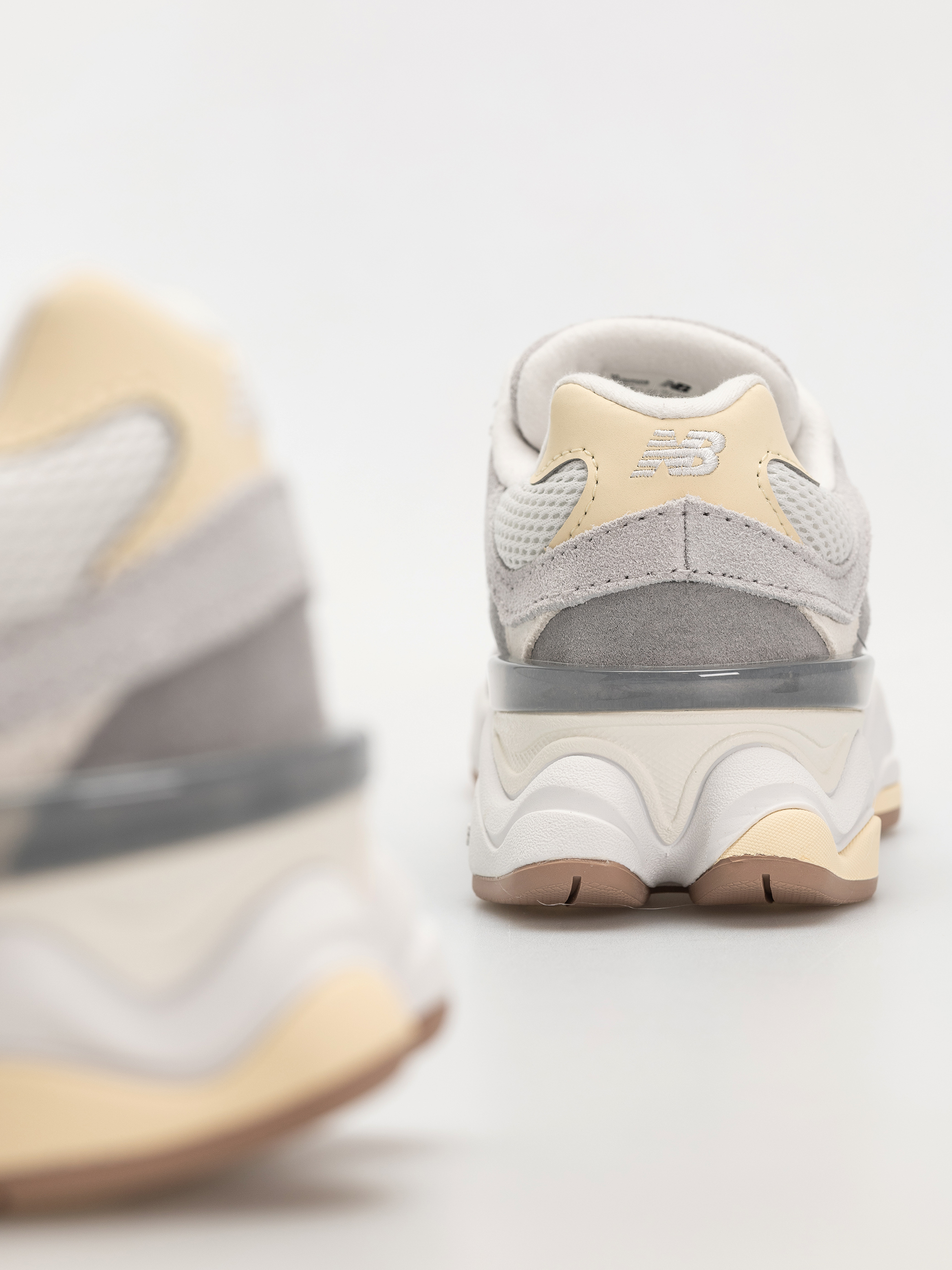 Pantofi New Balance 9060 JR (sea salt)