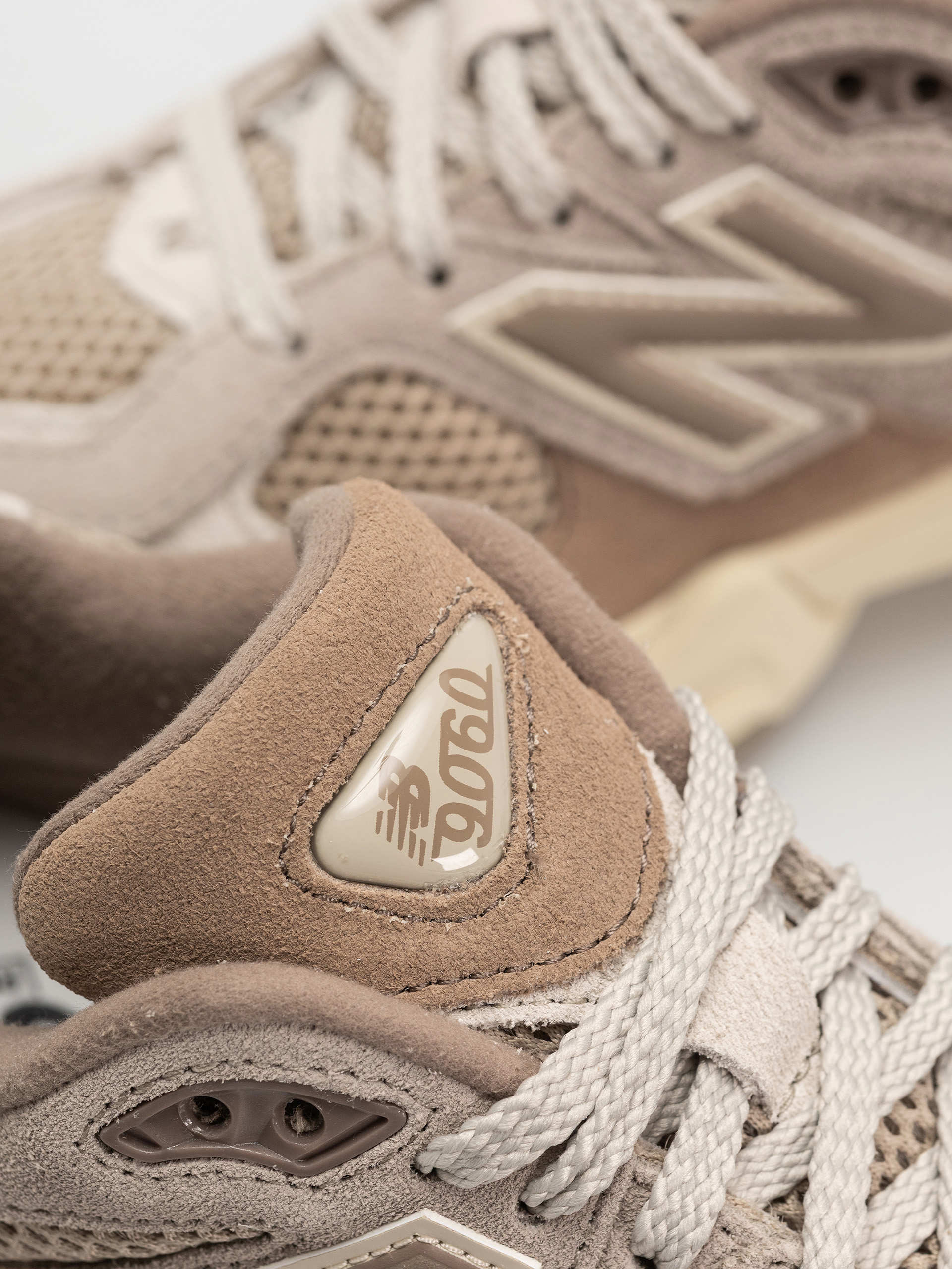 Pantofi New Balance 9060 JR (mushroom)