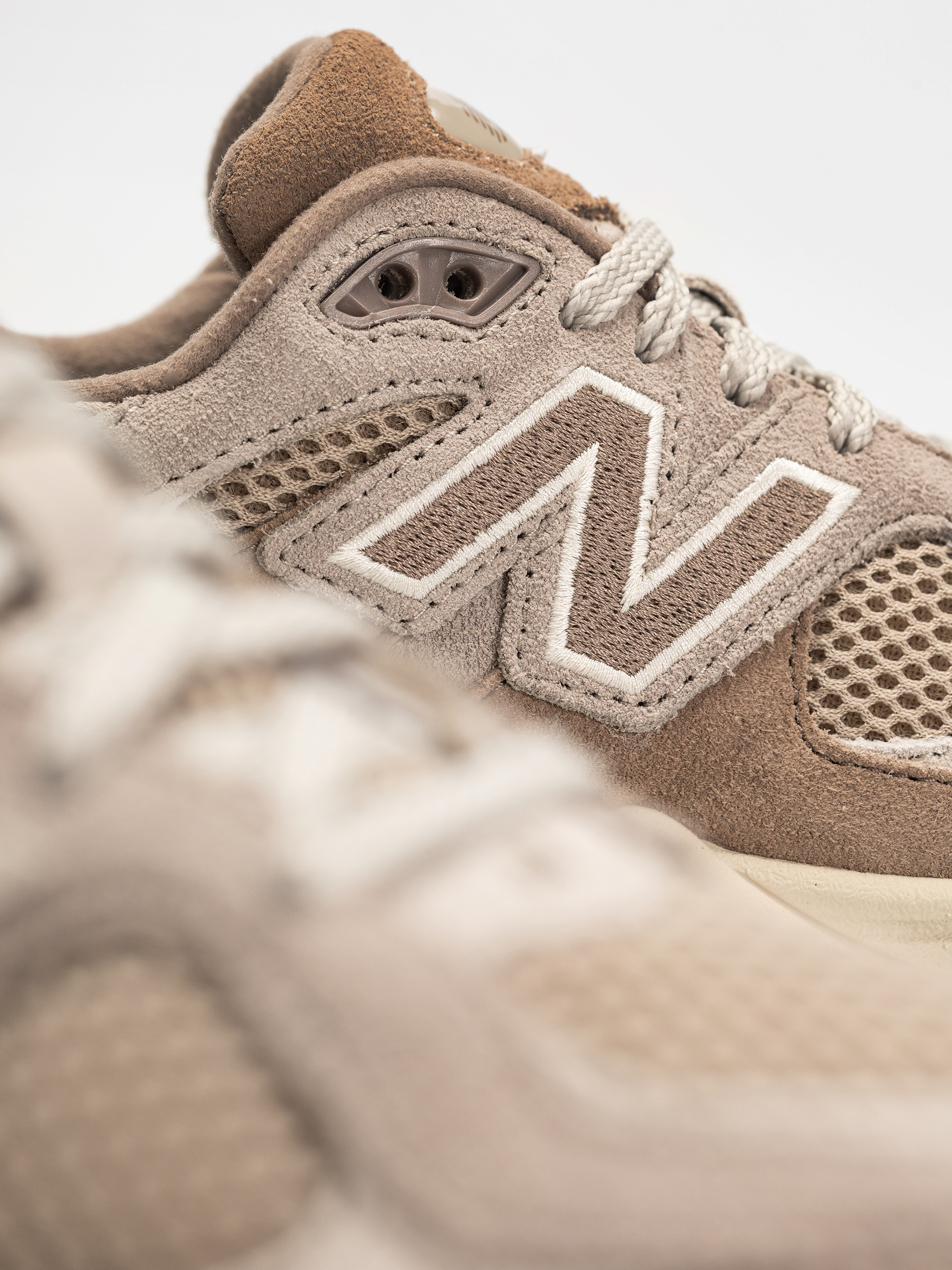 Pantofi New Balance 9060 JR (mushroom)