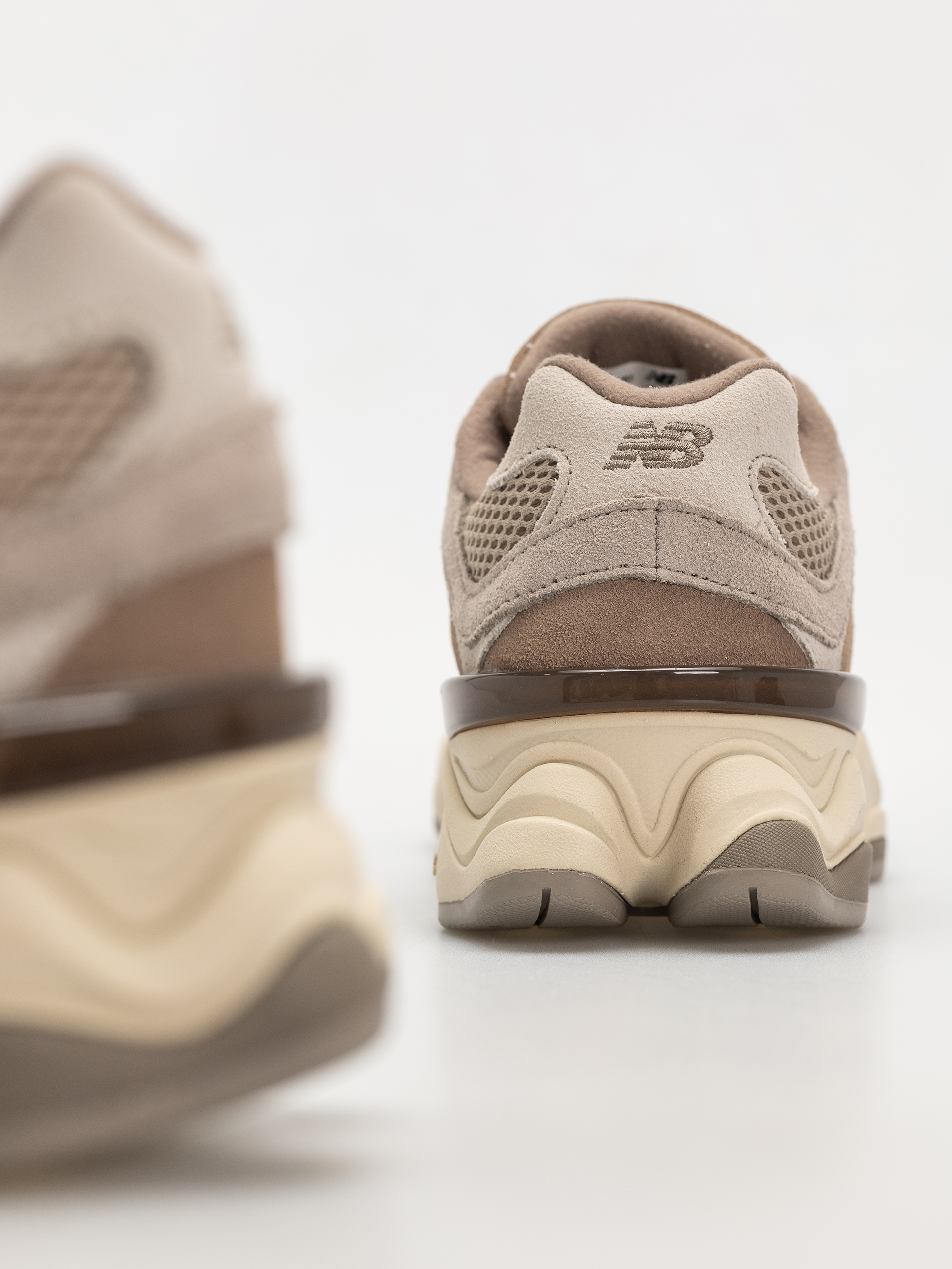 Pantofi New Balance 9060 JR (mushroom)
