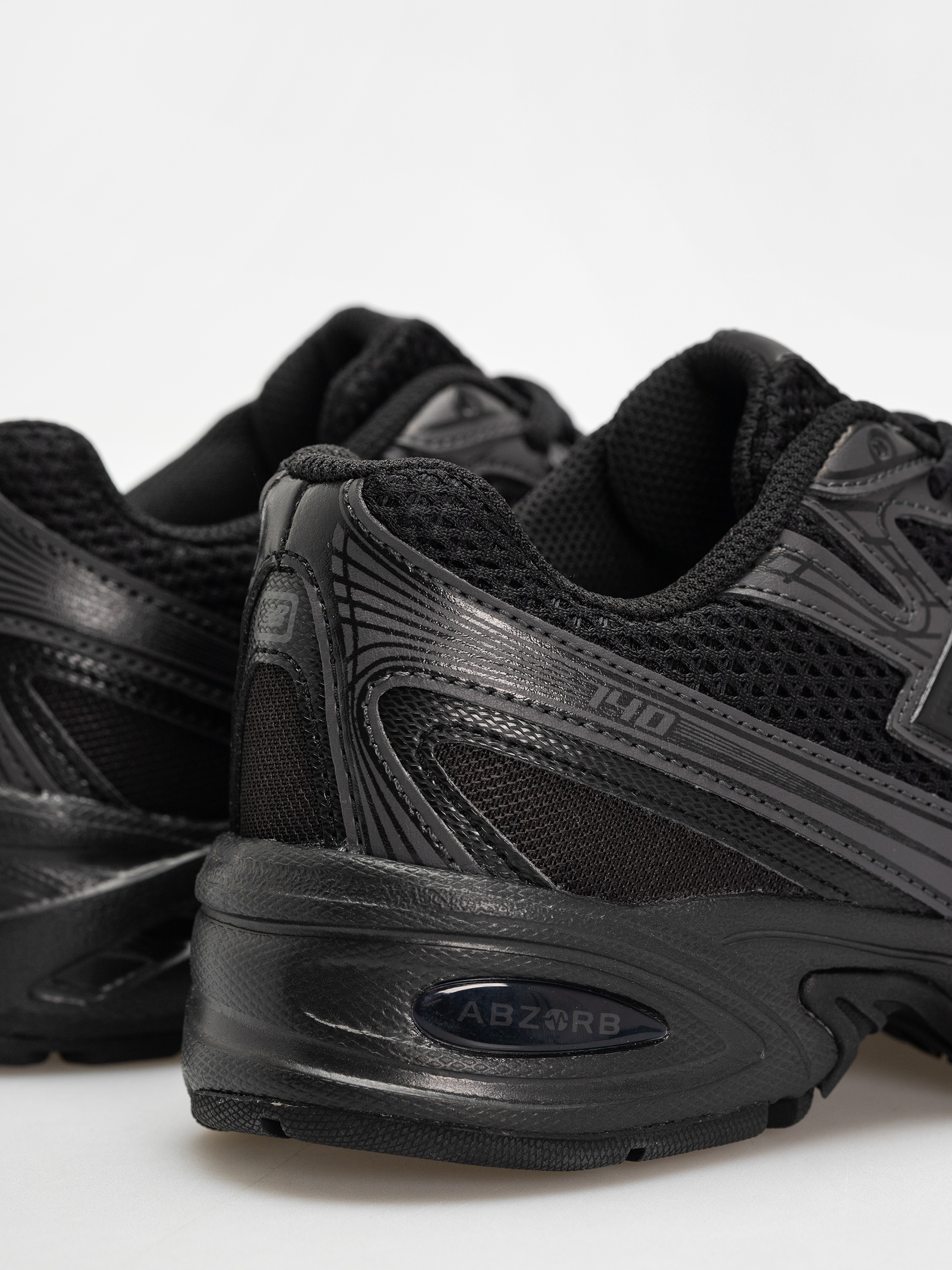 Pantofi New Balance 740 JR - negru (black cement)