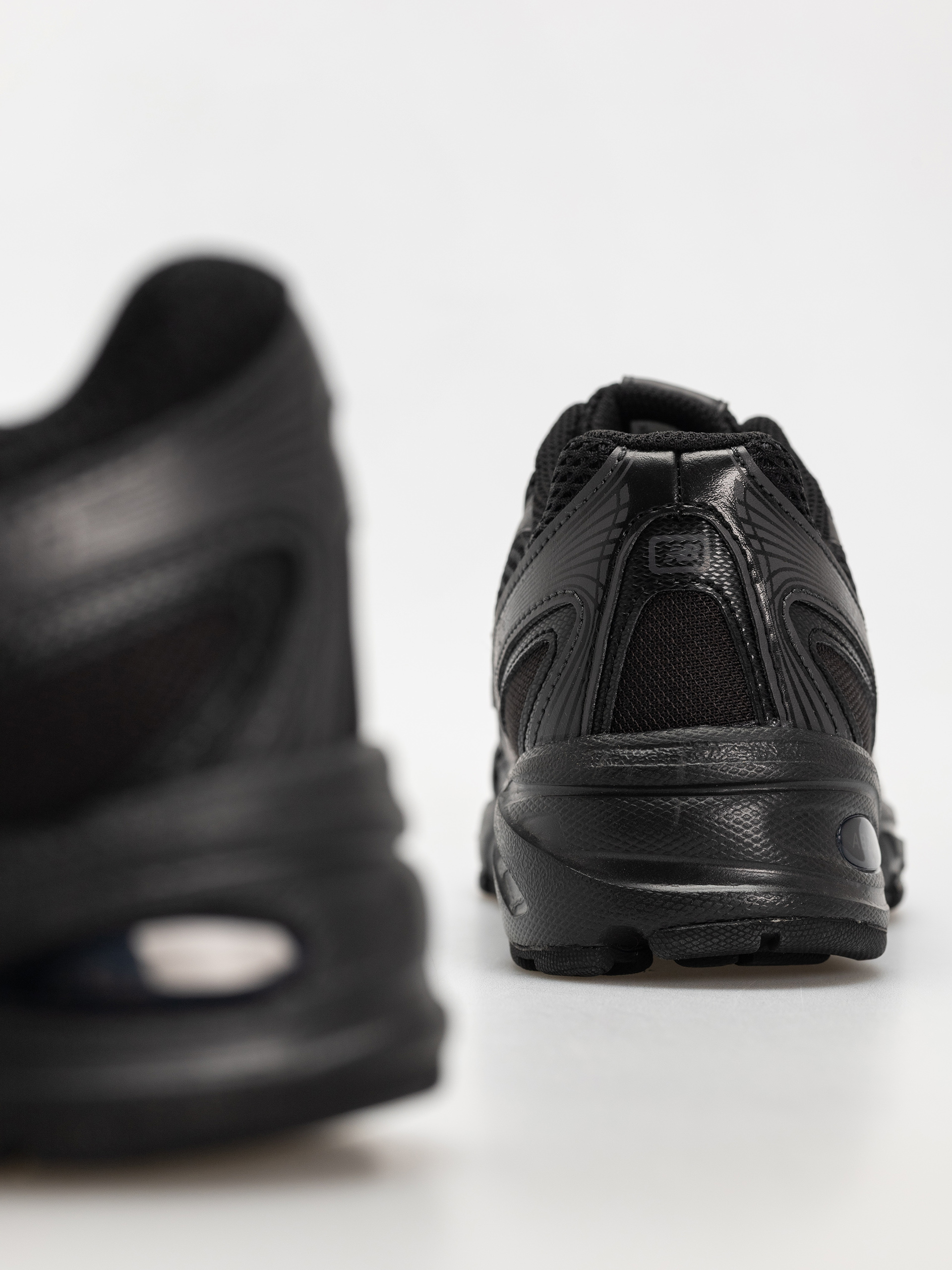 Pantofi New Balance 740 JR (black cement)