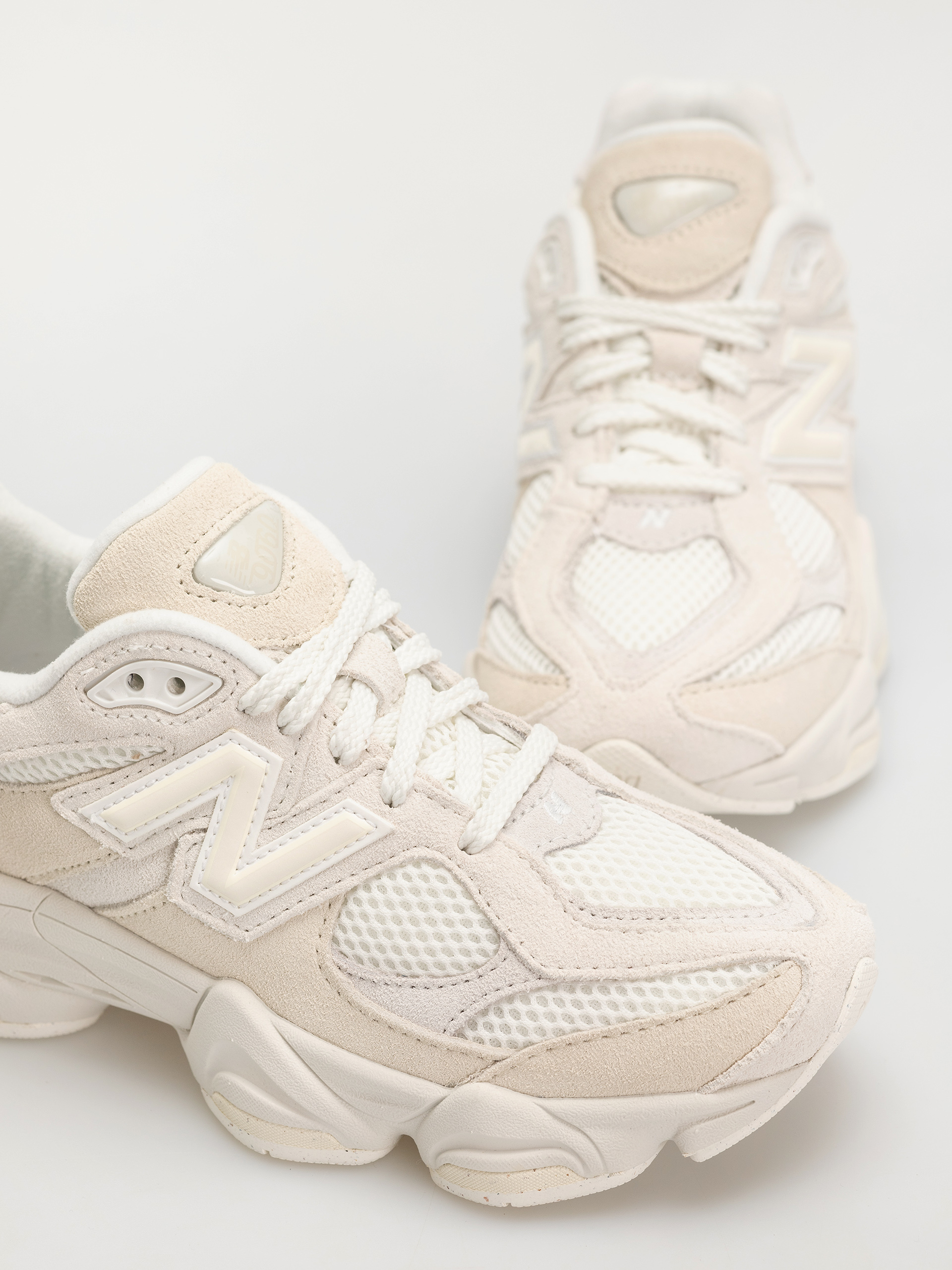 Pantofi New Balance 9060 JR (angora)