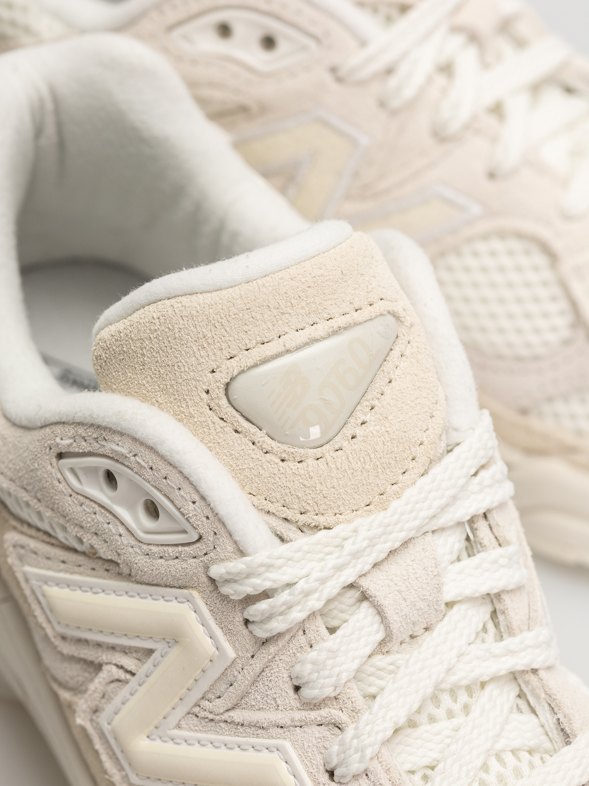 Pantofi New Balance 9060 JR (angora)