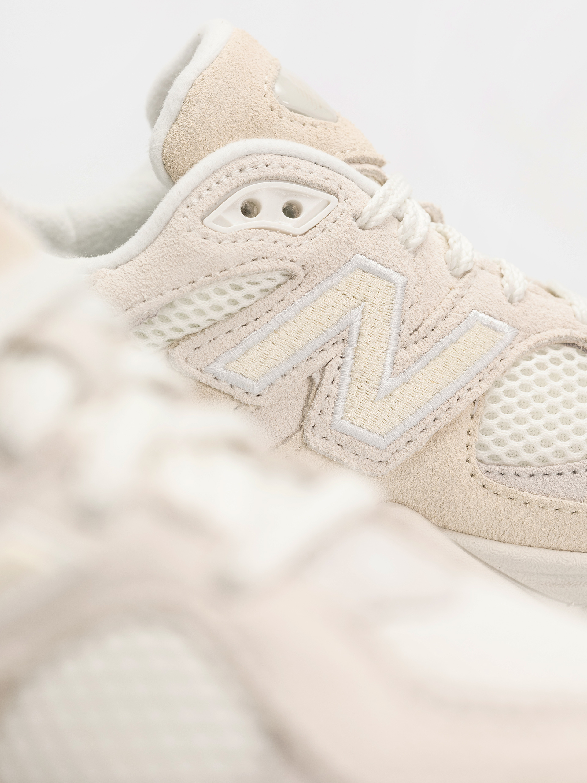 Pantofi New Balance 9060 JR (angora)