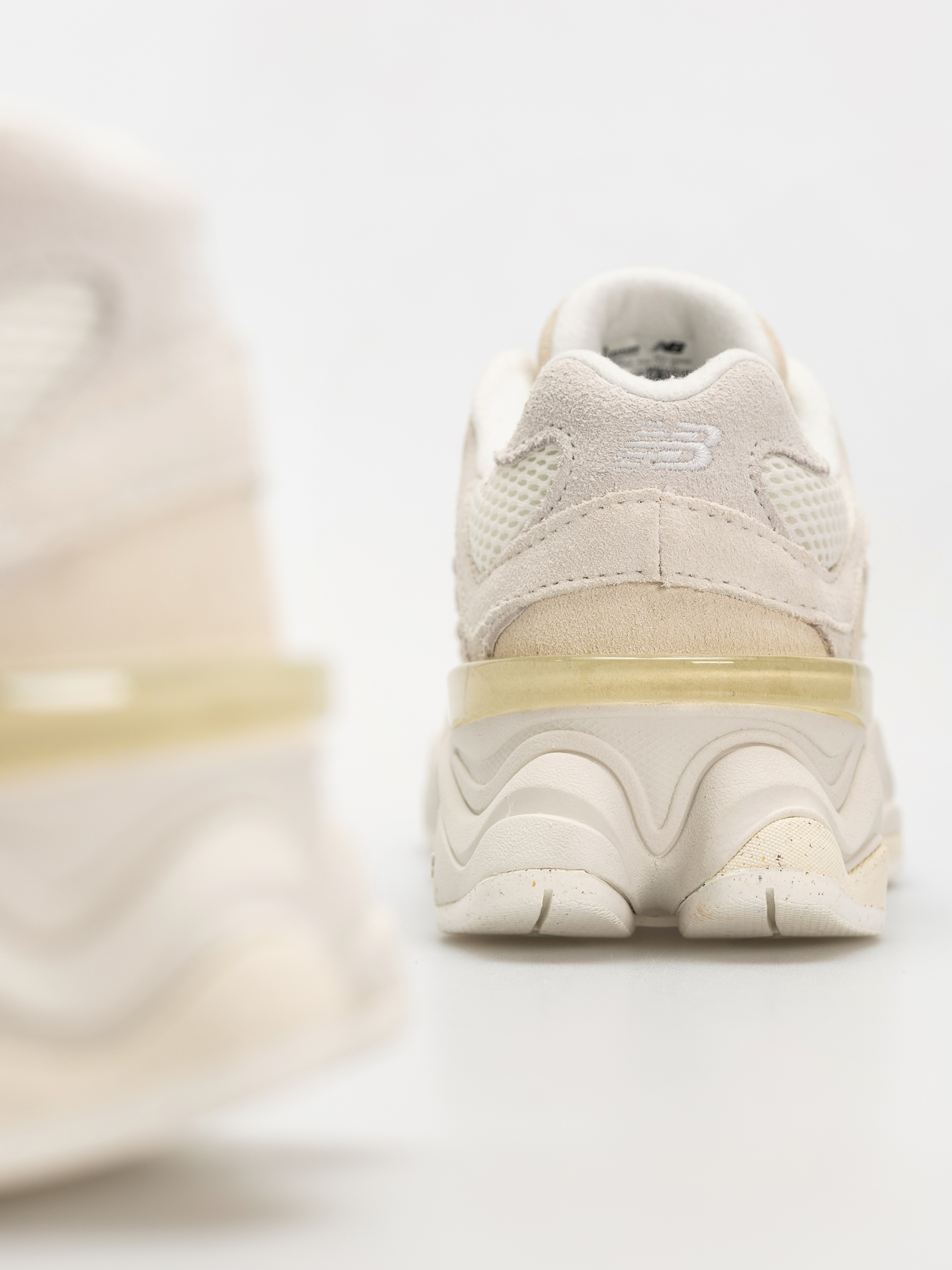 Pantofi New Balance 9060 JR (angora)