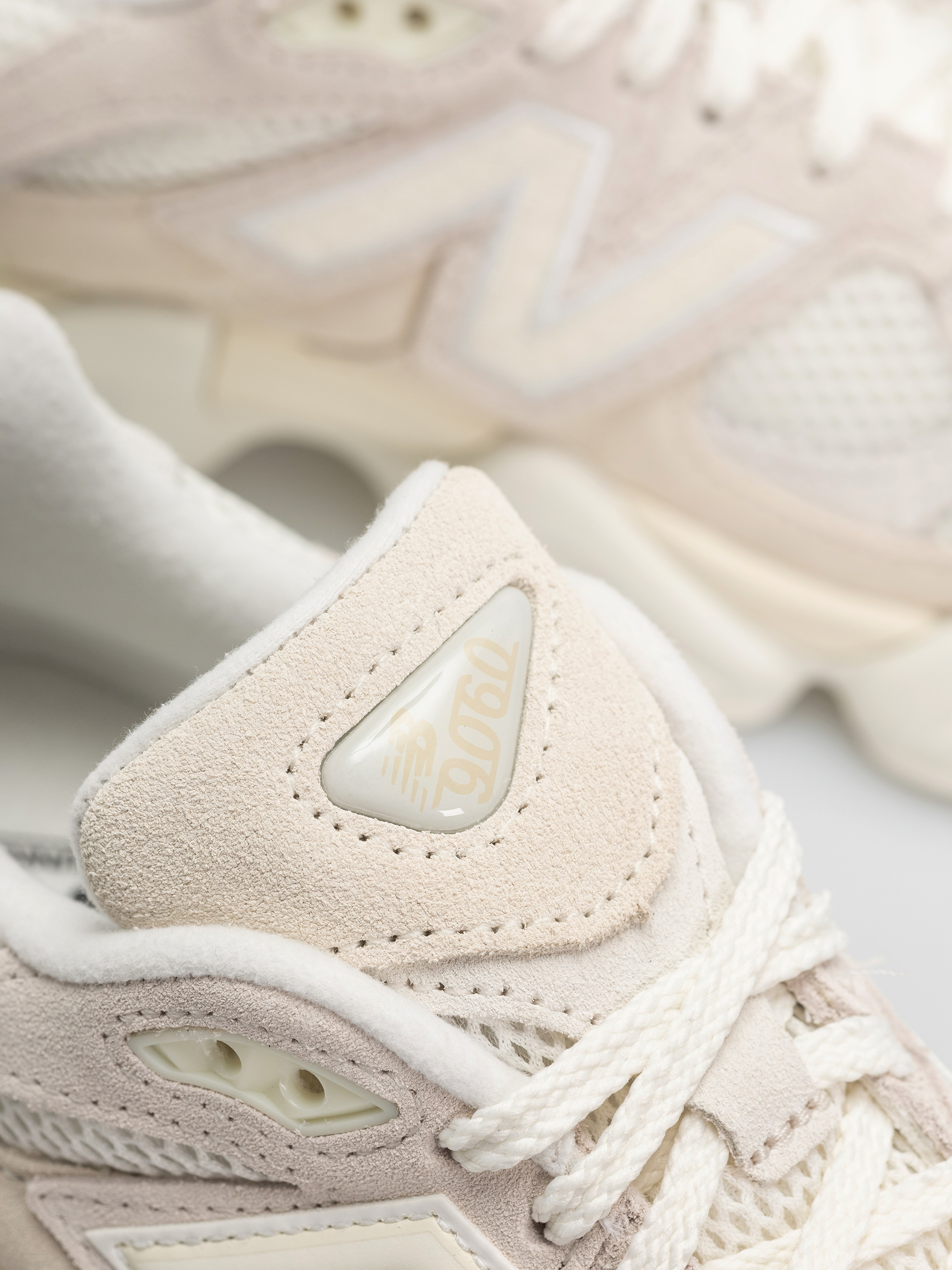 Pantofi New Balance 9060 (angora)