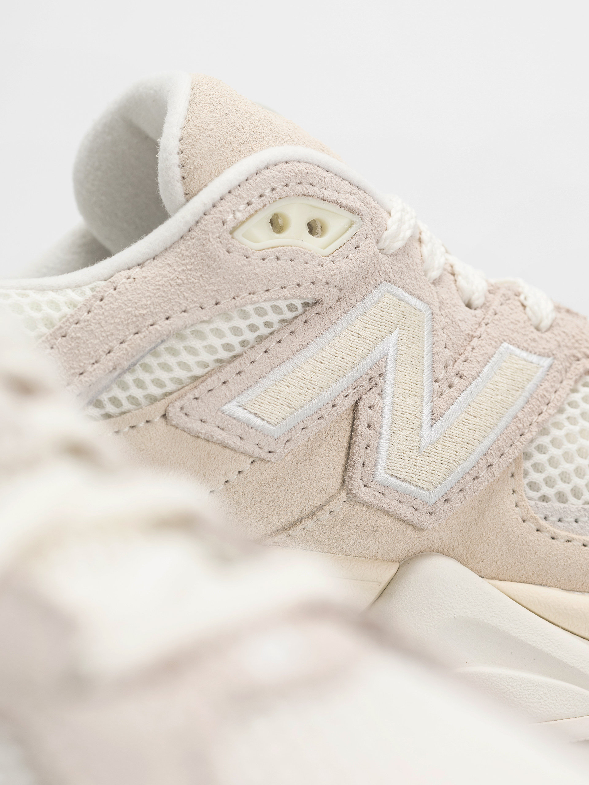 Pantofi New Balance 9060 (angora)