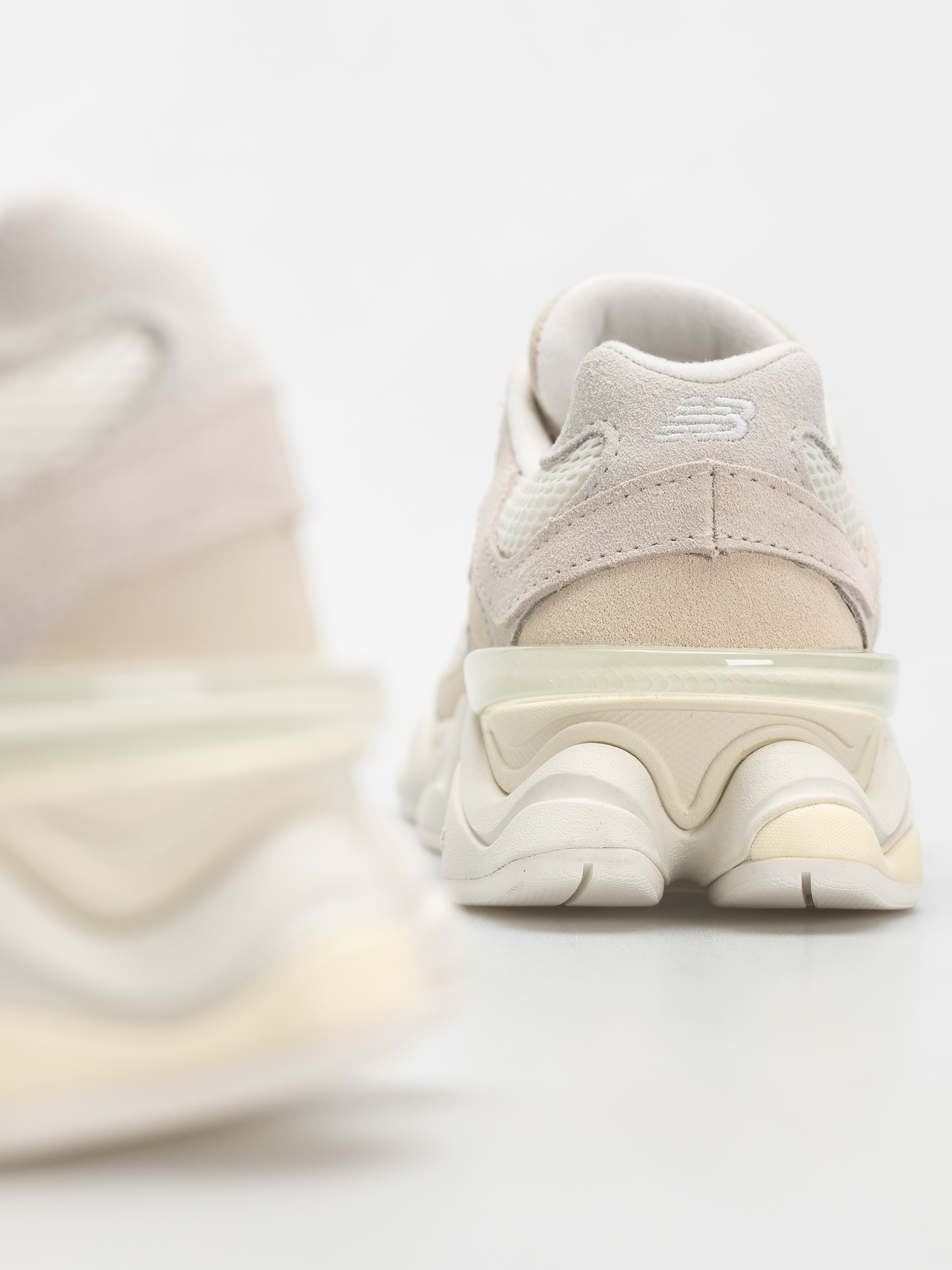 Pantofi New Balance 9060 (angora)